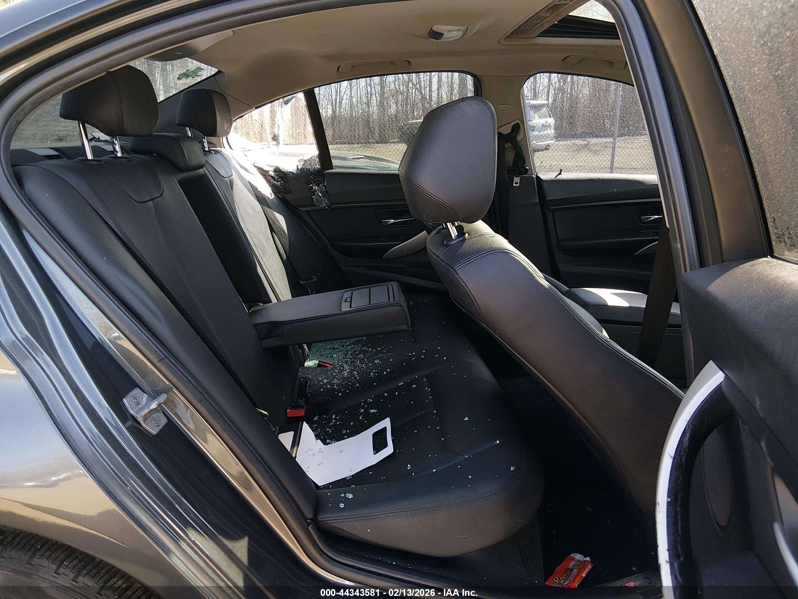 BMW 320I image 8