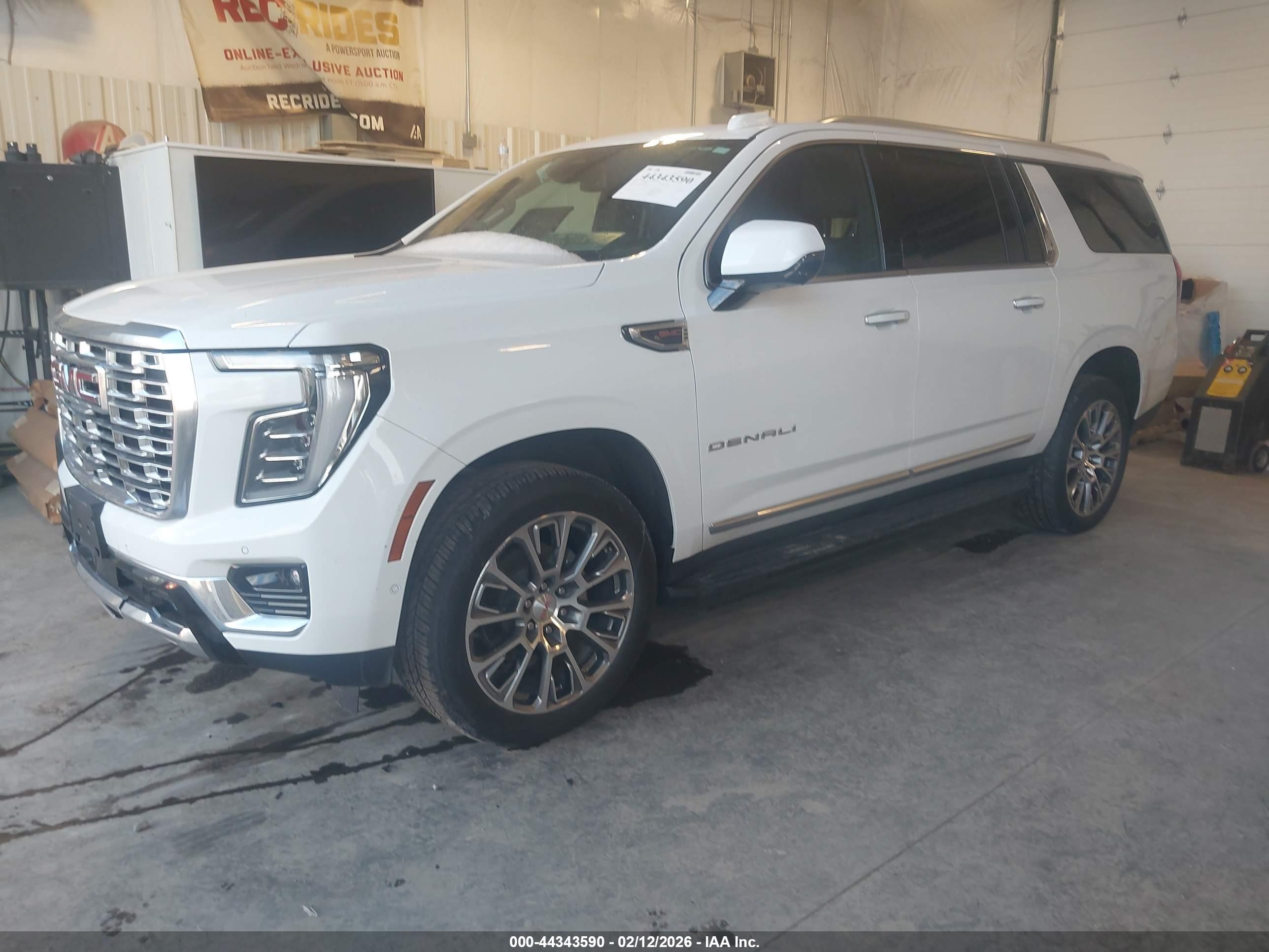 GMC YUKON image 2