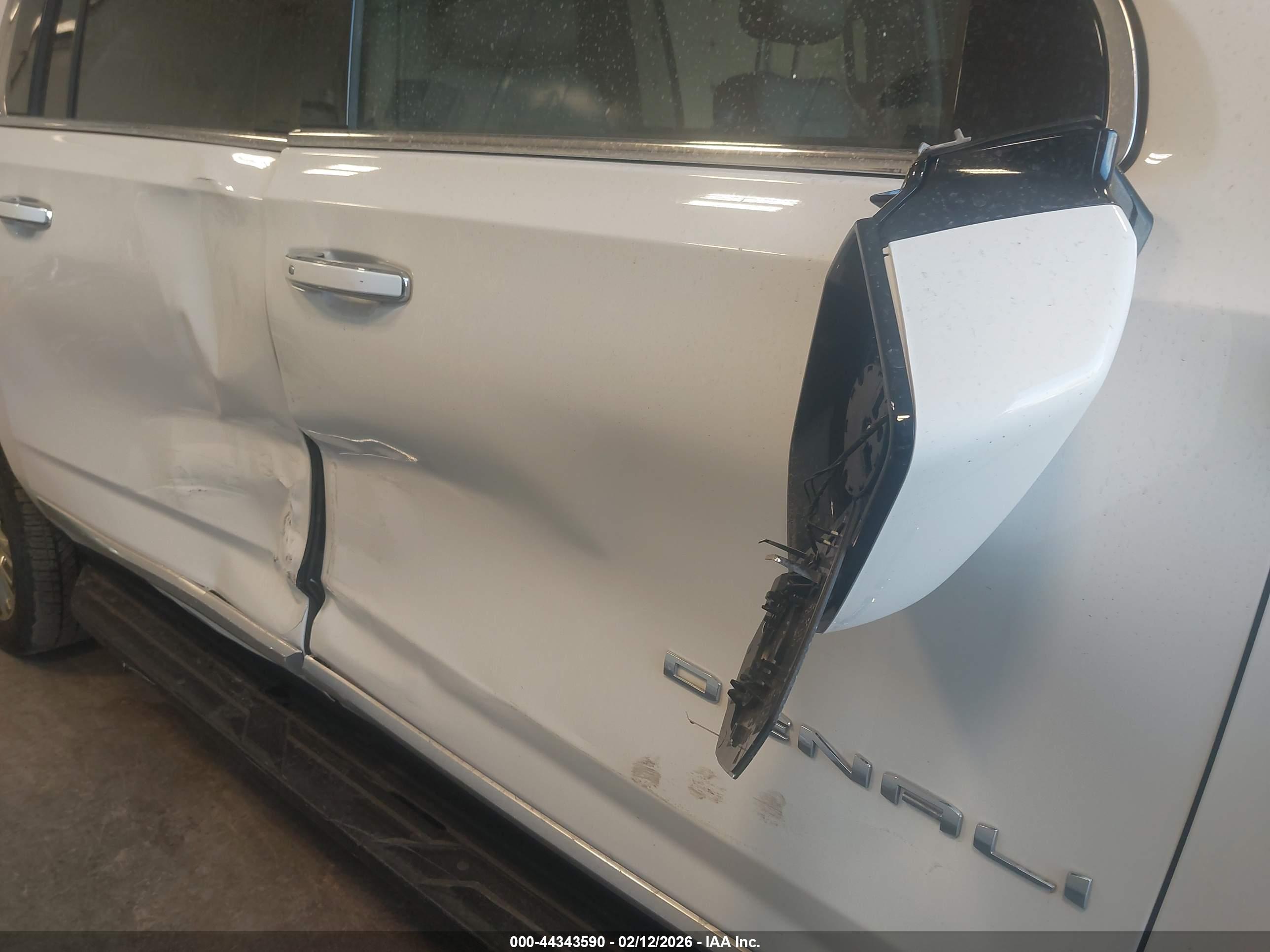 GMC YUKON image 6