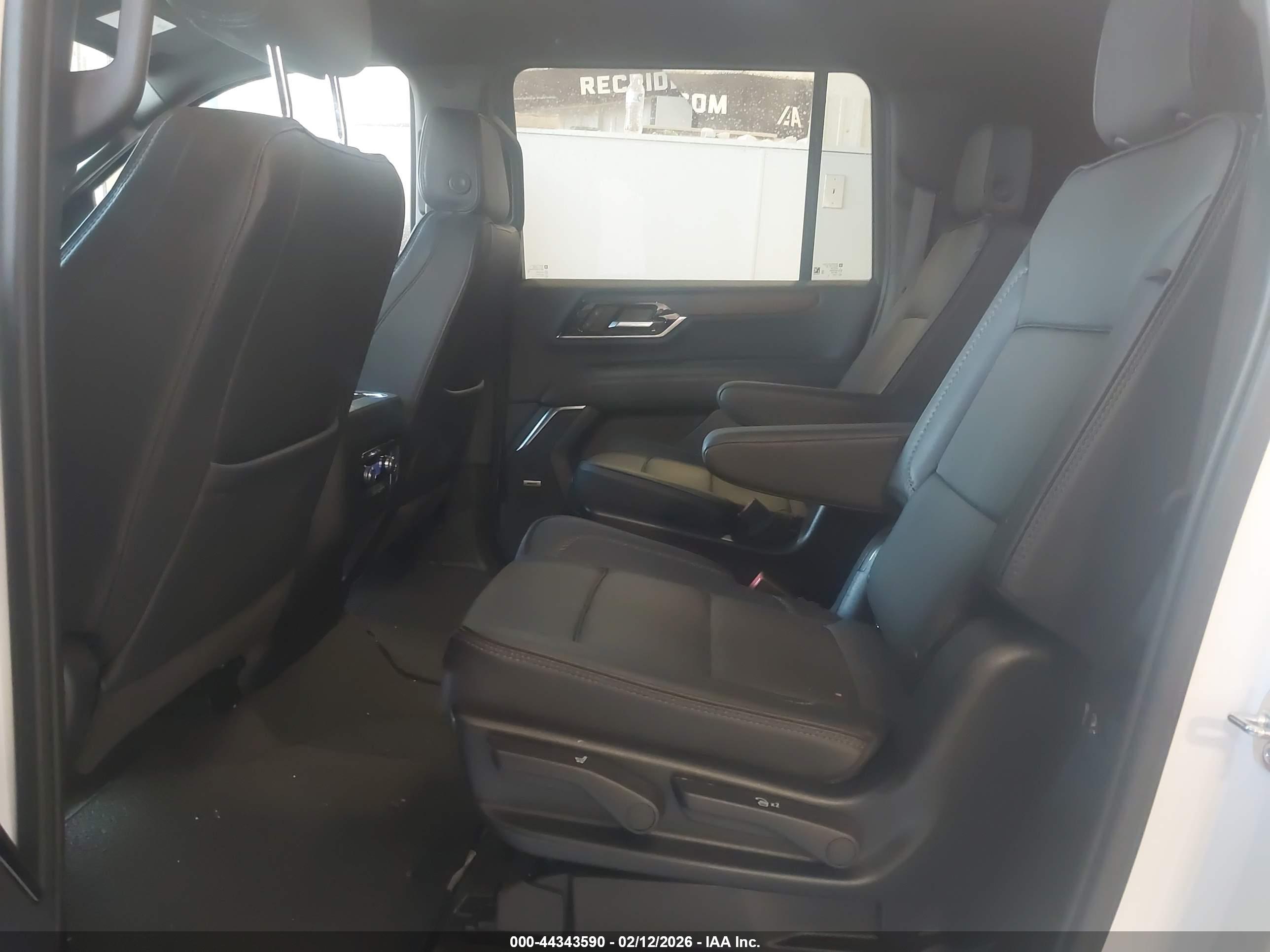 GMC YUKON image 8