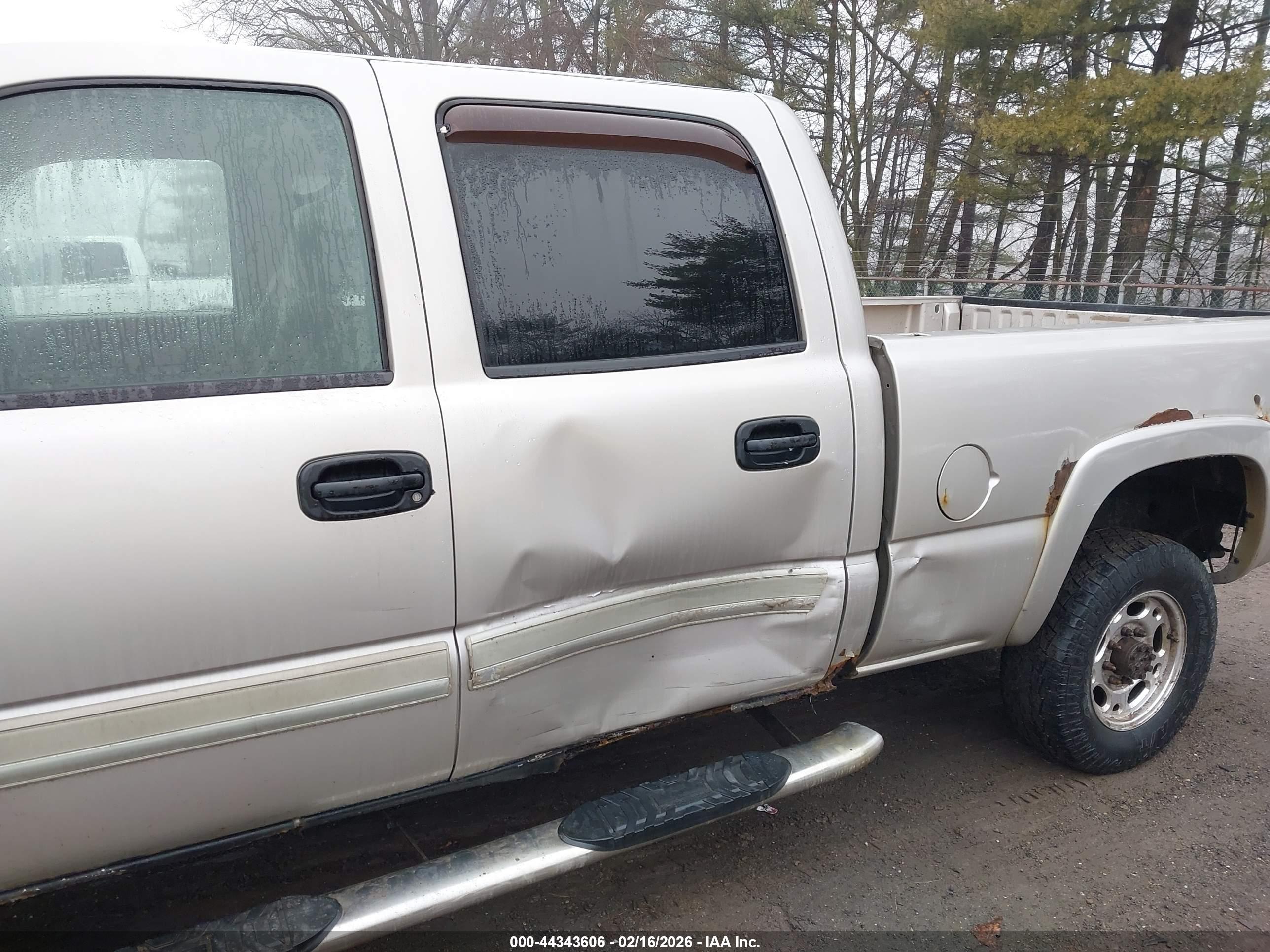 CHEVROLET SILVERADO image 6