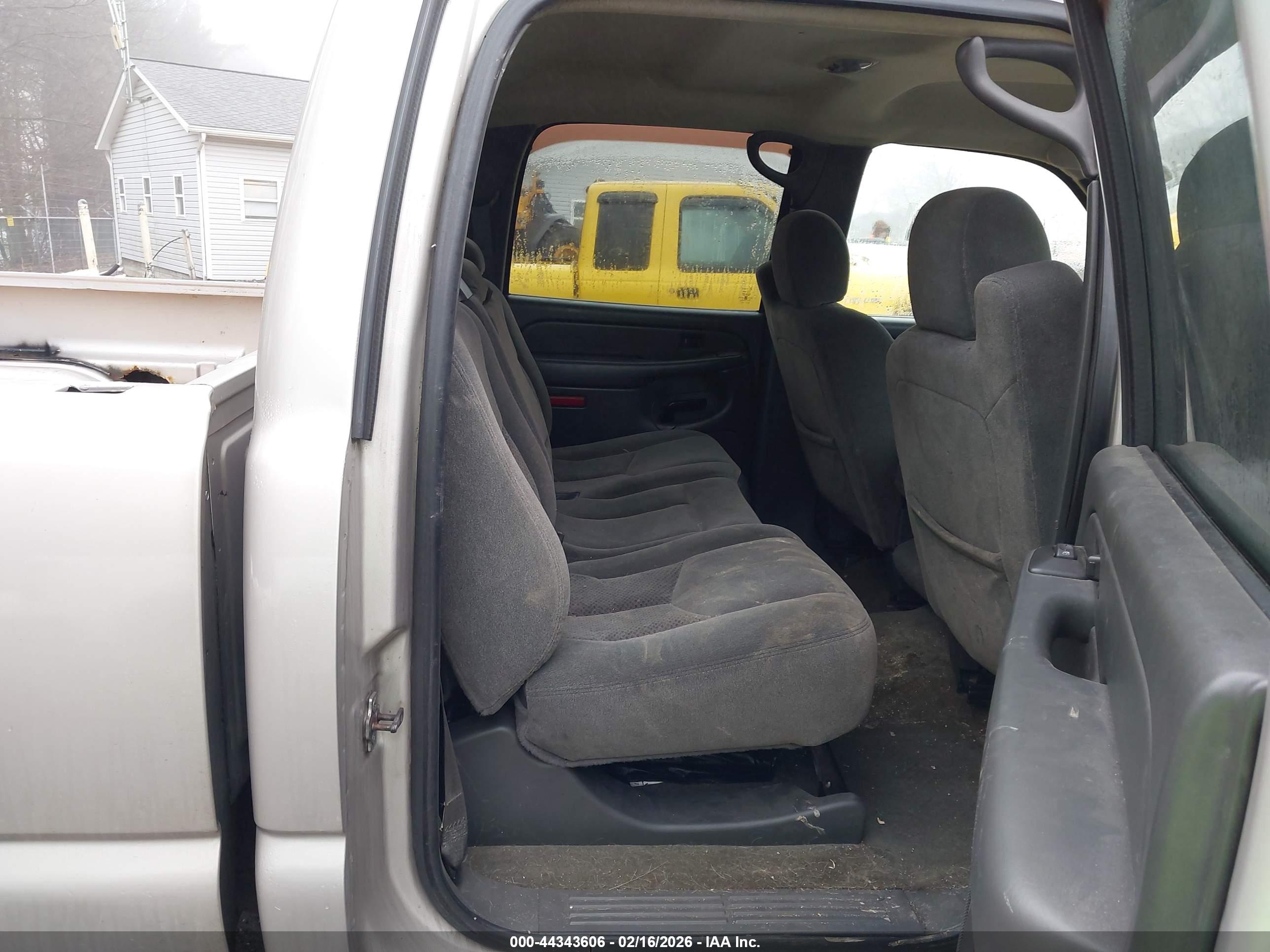 CHEVROLET SILVERADO image 8