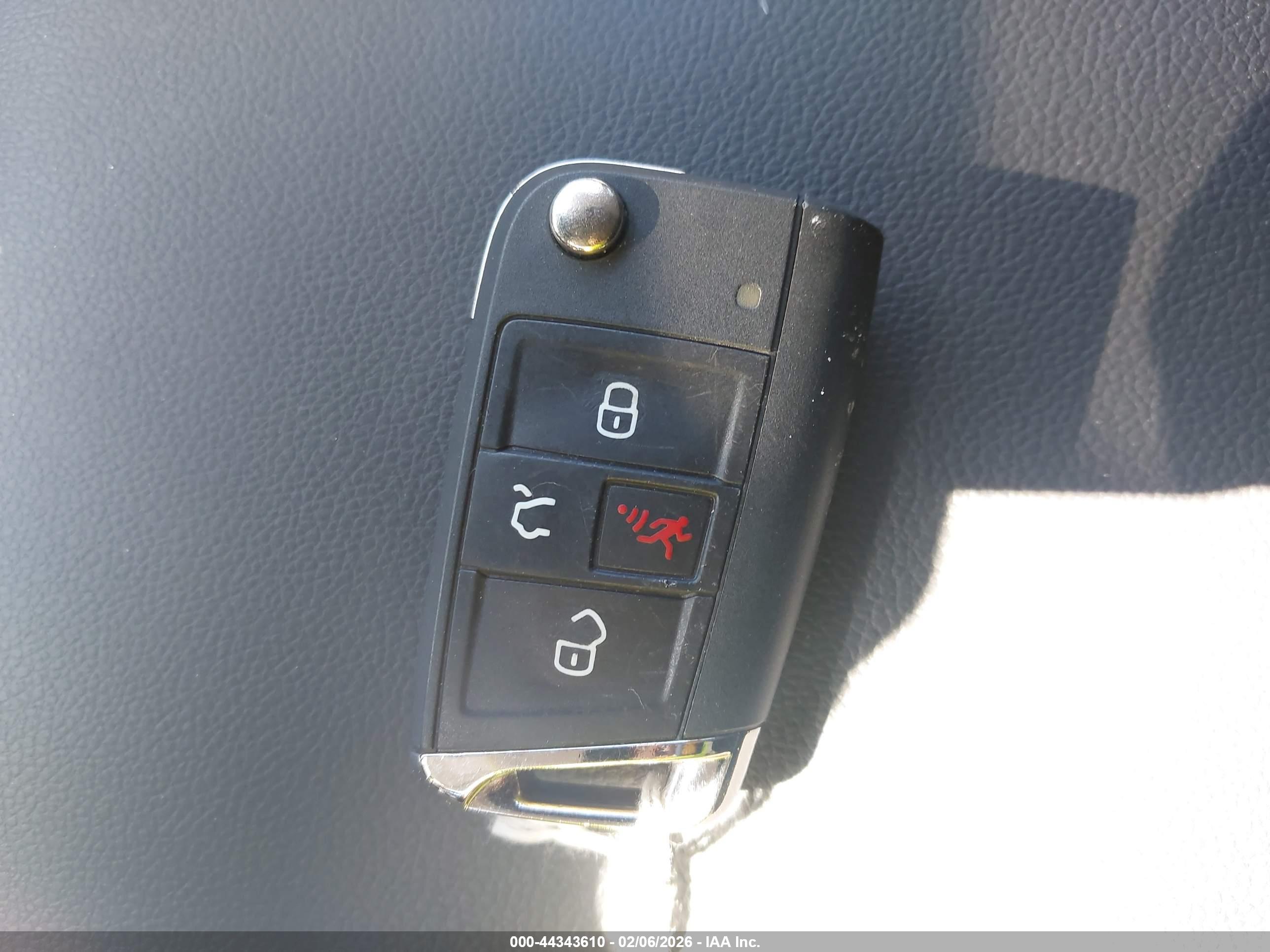 VOLKSWAGEN TIGUAN image 11