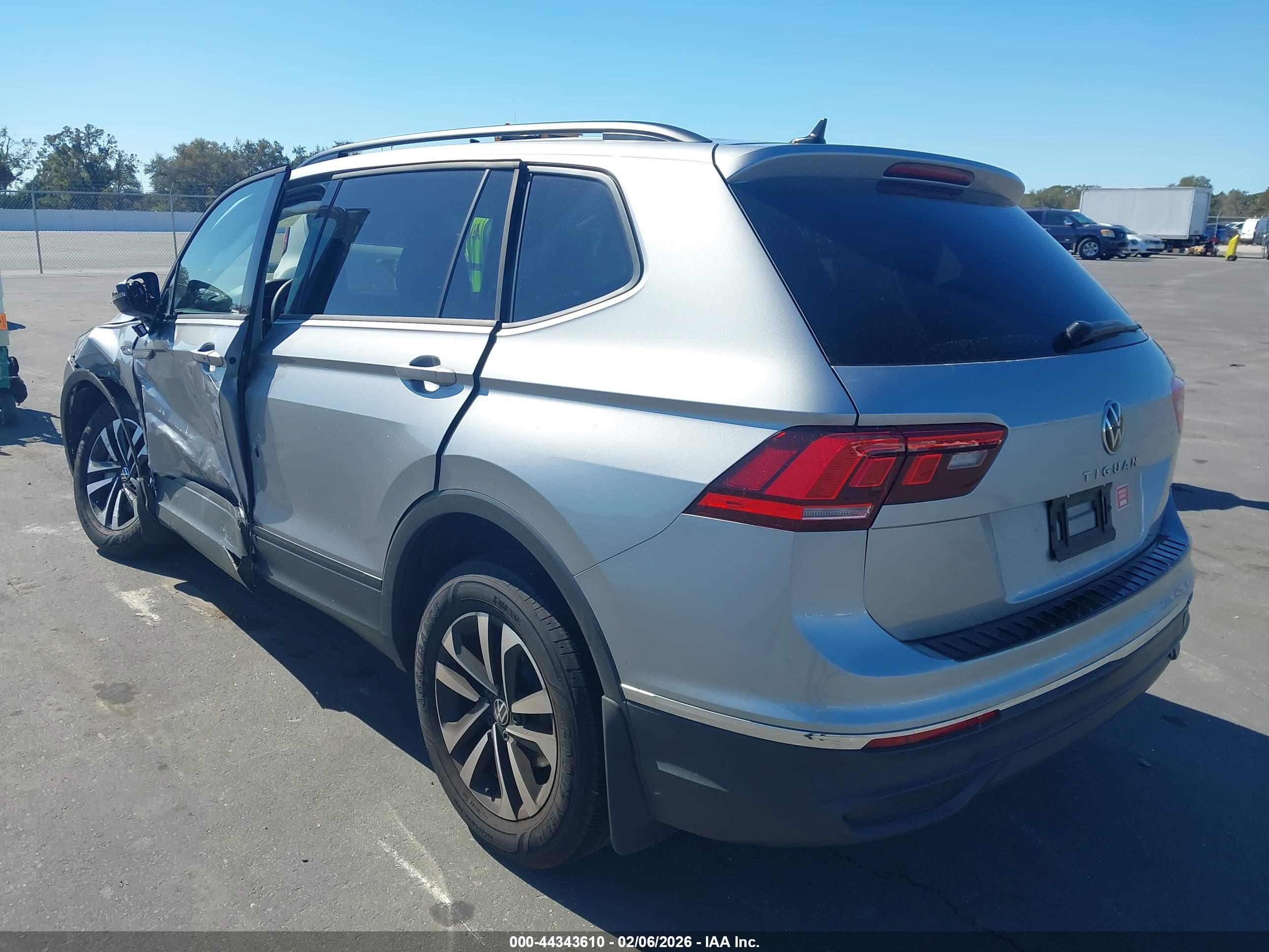 VOLKSWAGEN TIGUAN image 3