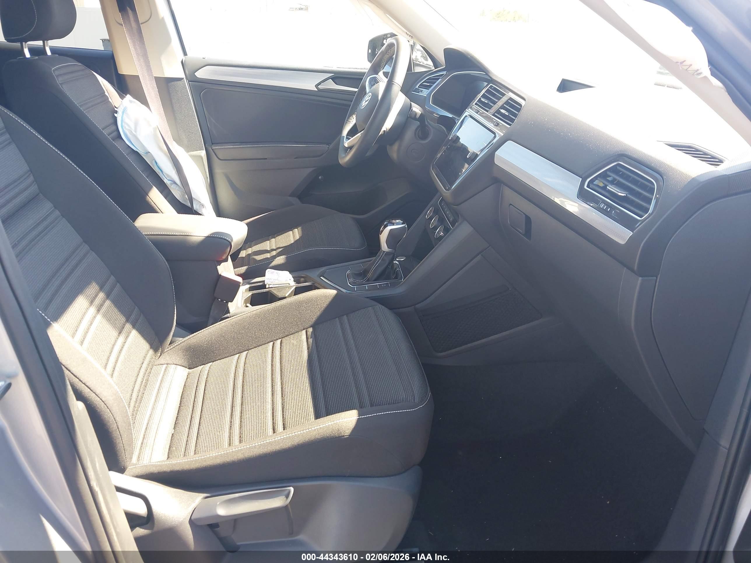 VOLKSWAGEN TIGUAN image 5