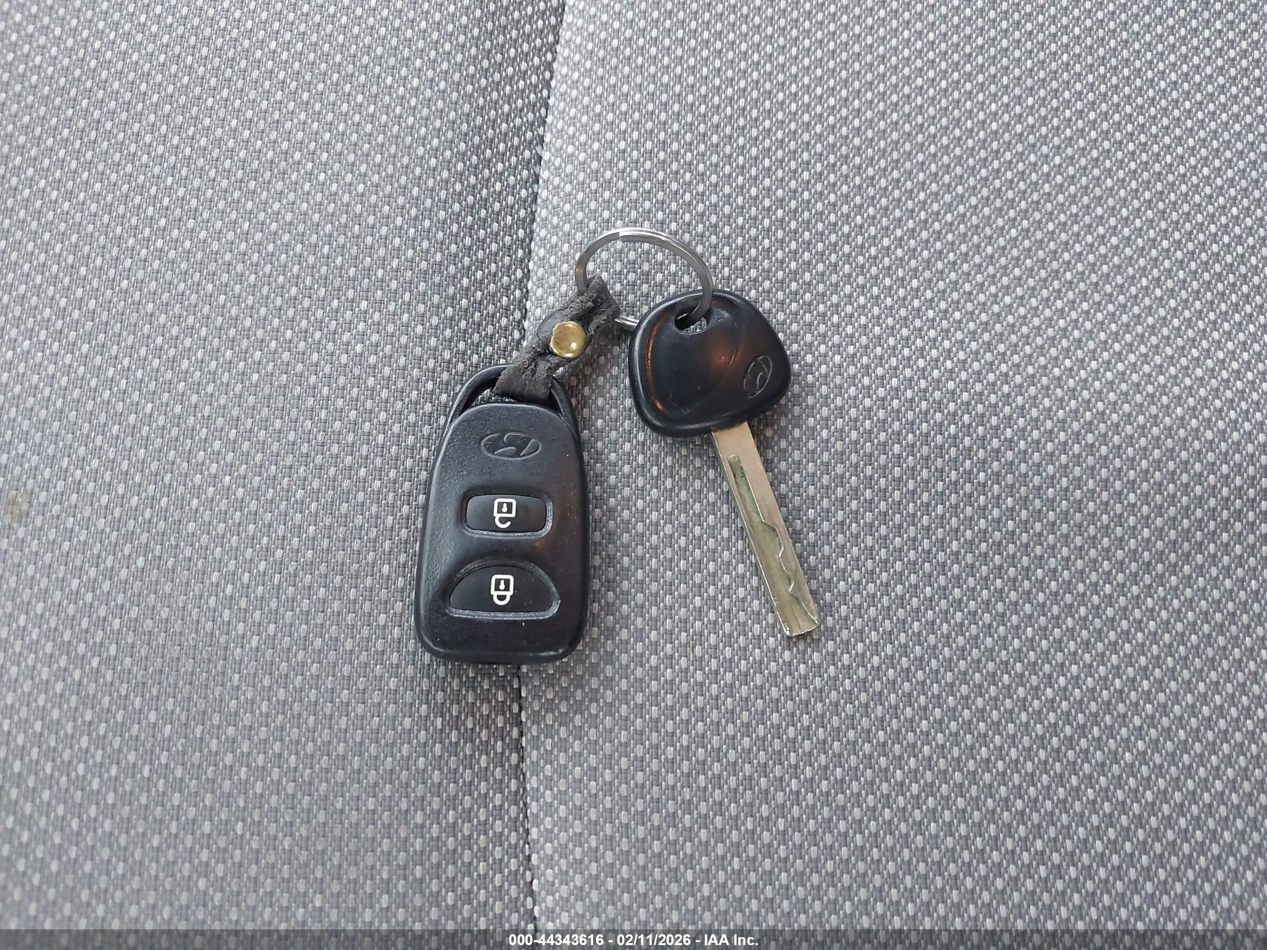 HYUNDAI ACCENT image 11