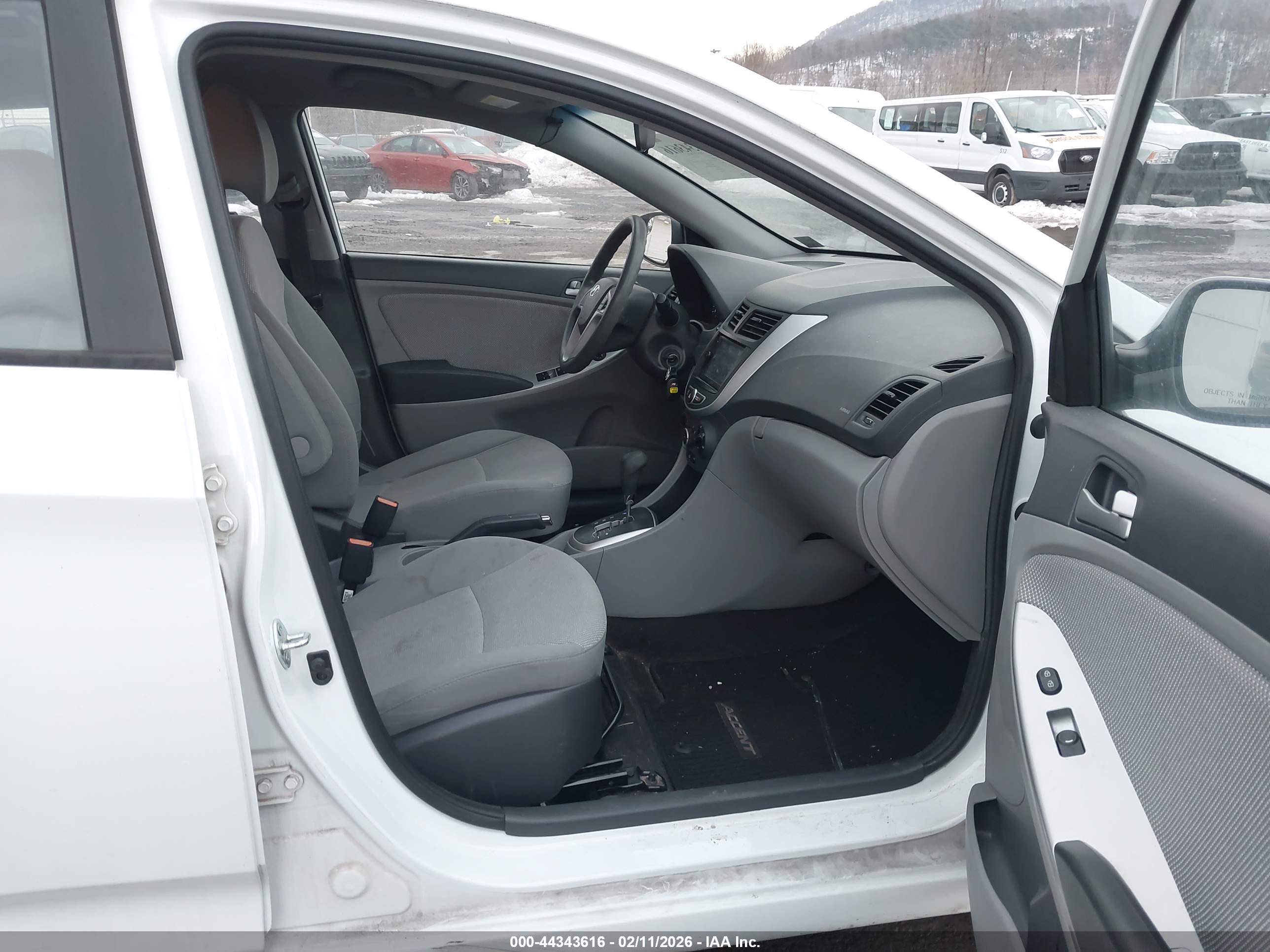 HYUNDAI ACCENT image 5