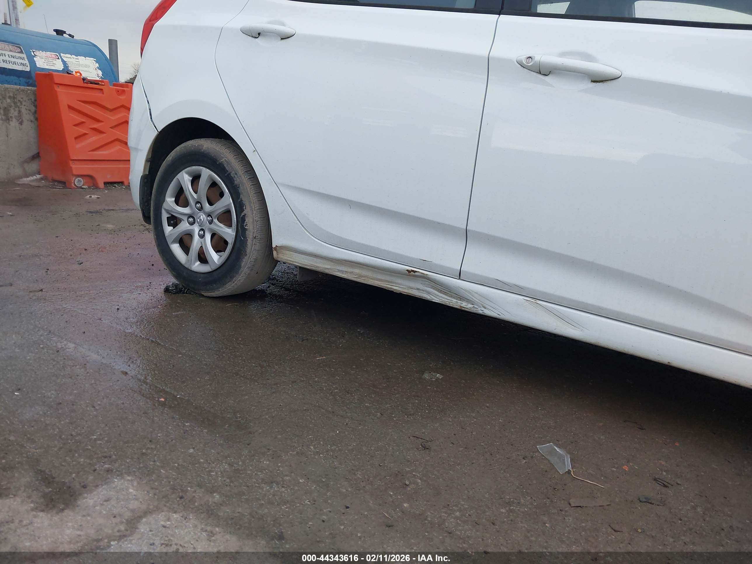HYUNDAI ACCENT image 6