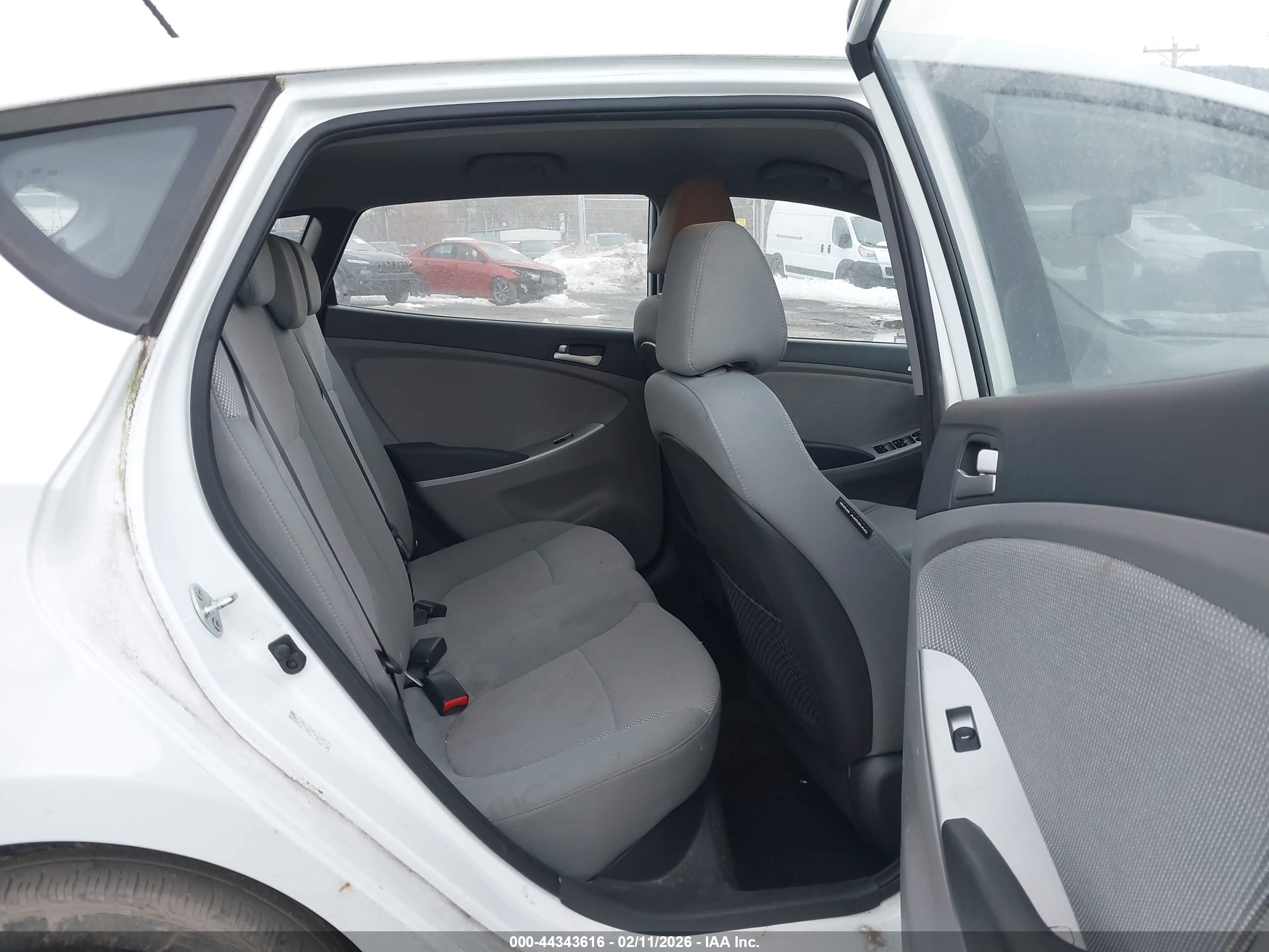 HYUNDAI ACCENT image 8