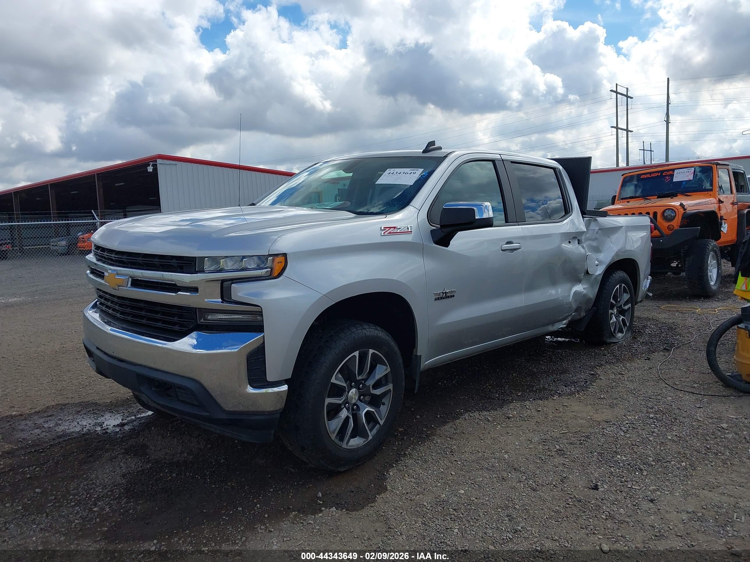 CHEVROLET SILVERADO image 2