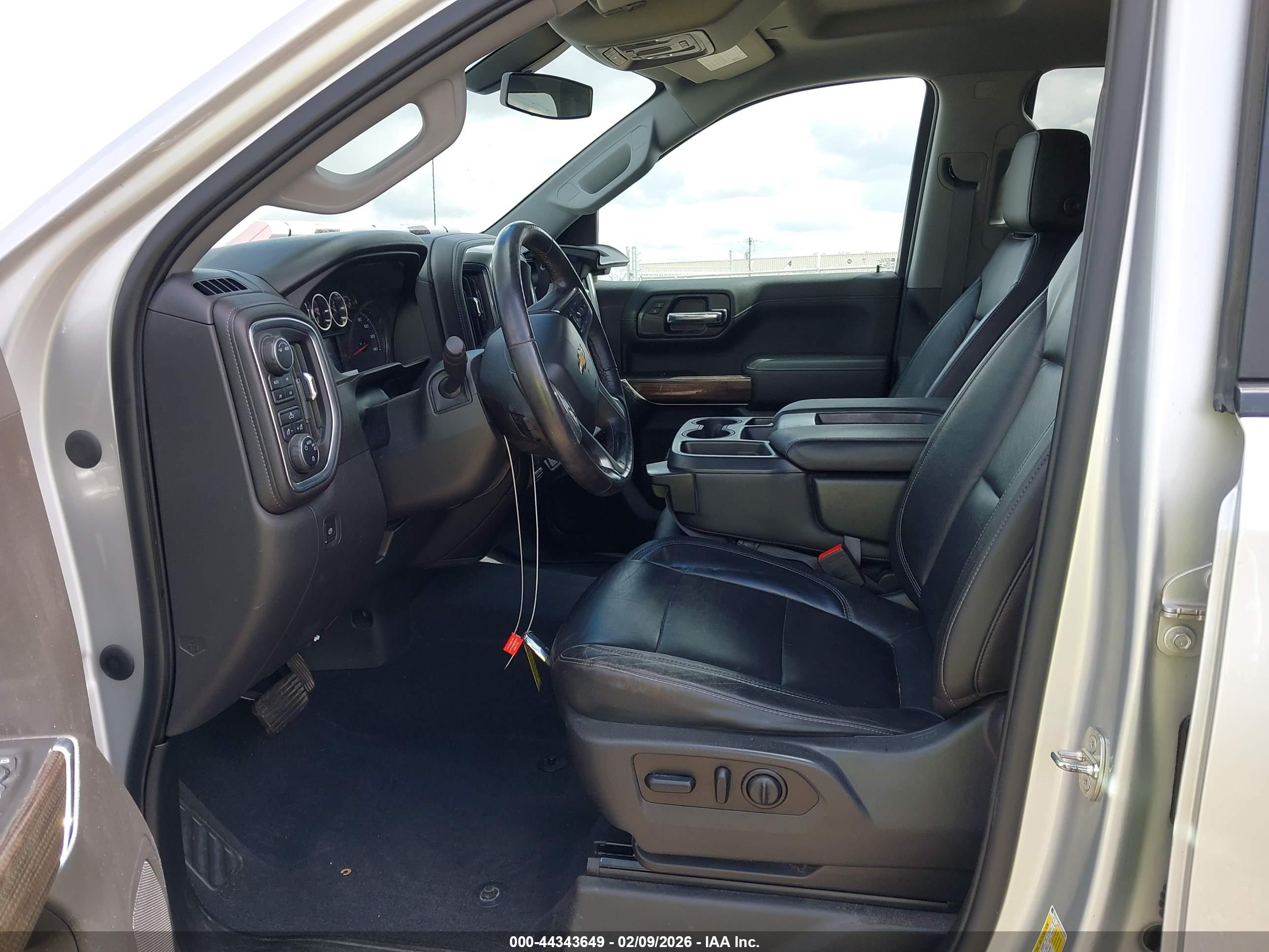 CHEVROLET SILVERADO image 5