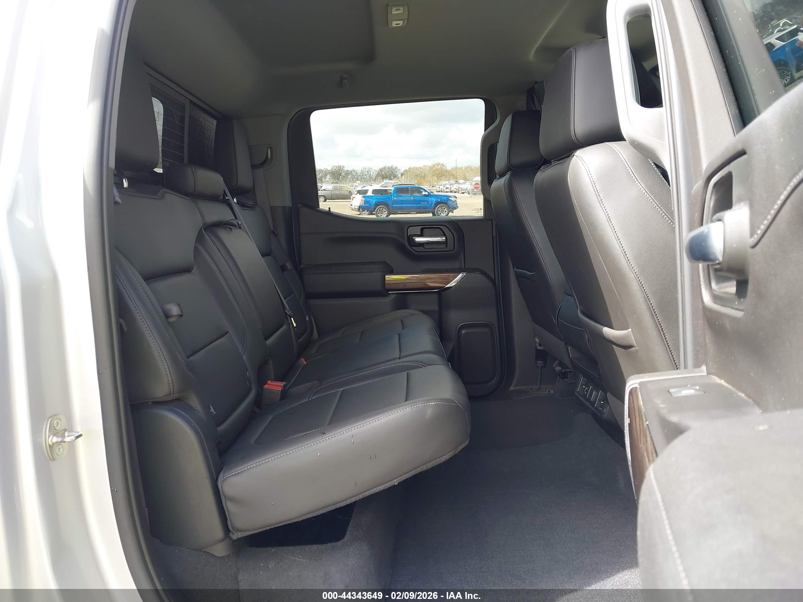 CHEVROLET SILVERADO image 8