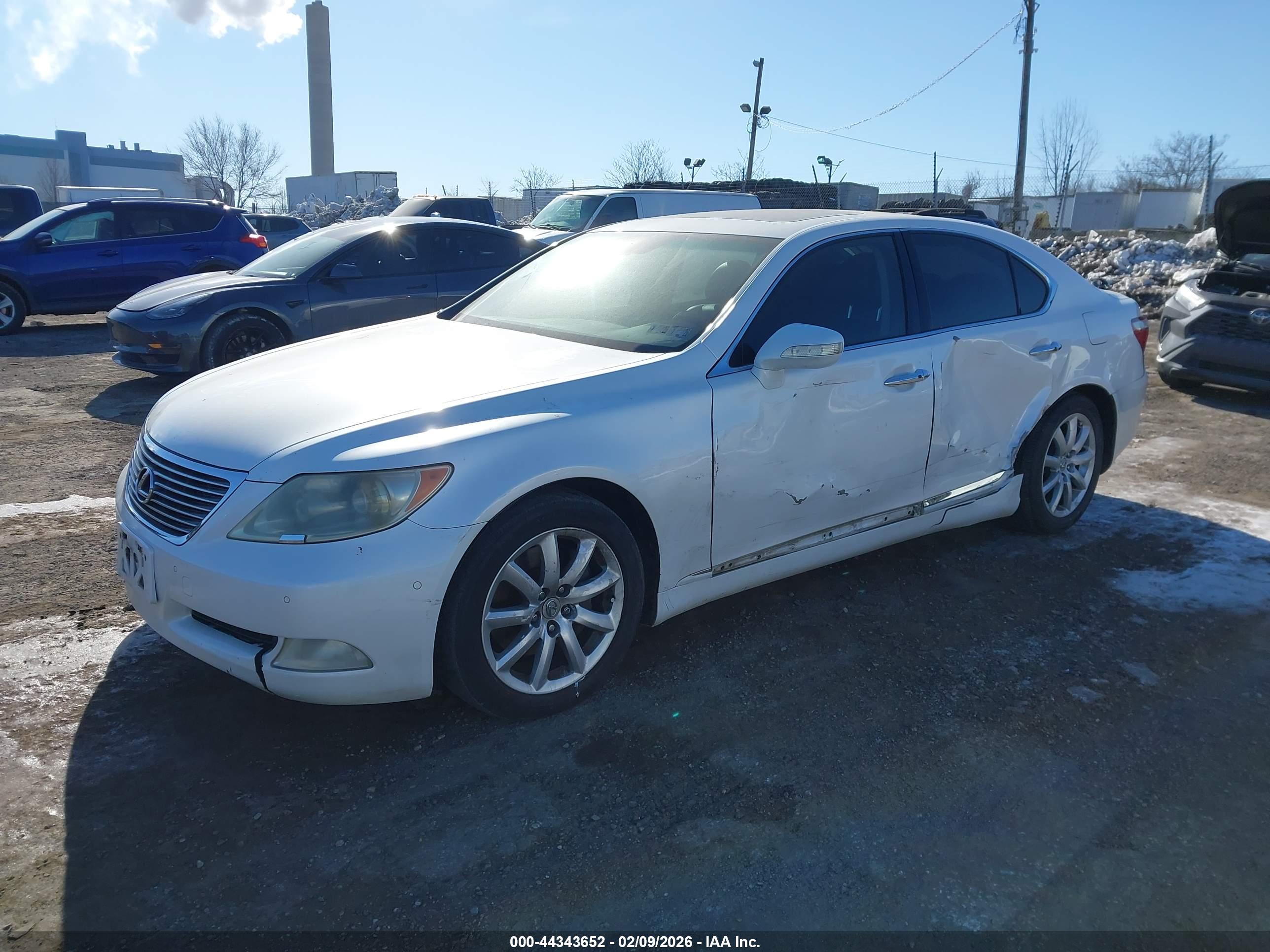 LEXUS LS image 2
