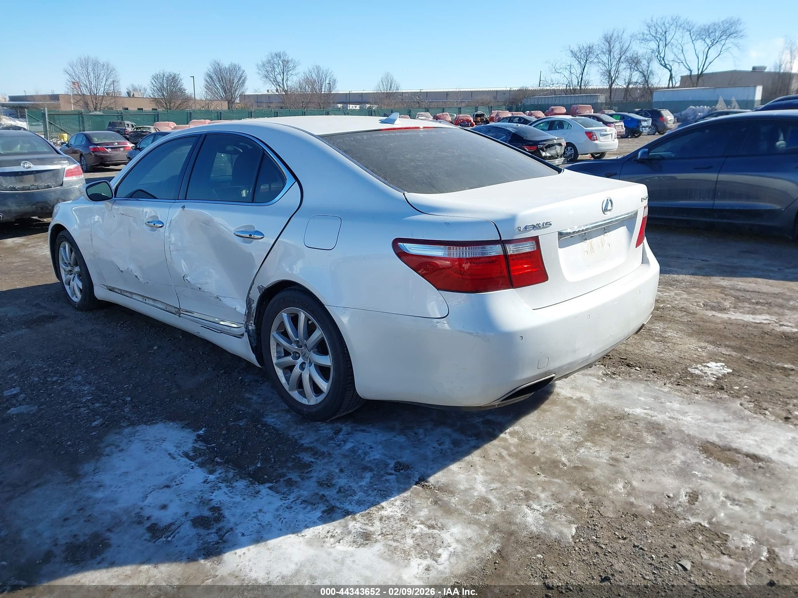 LEXUS LS image 3