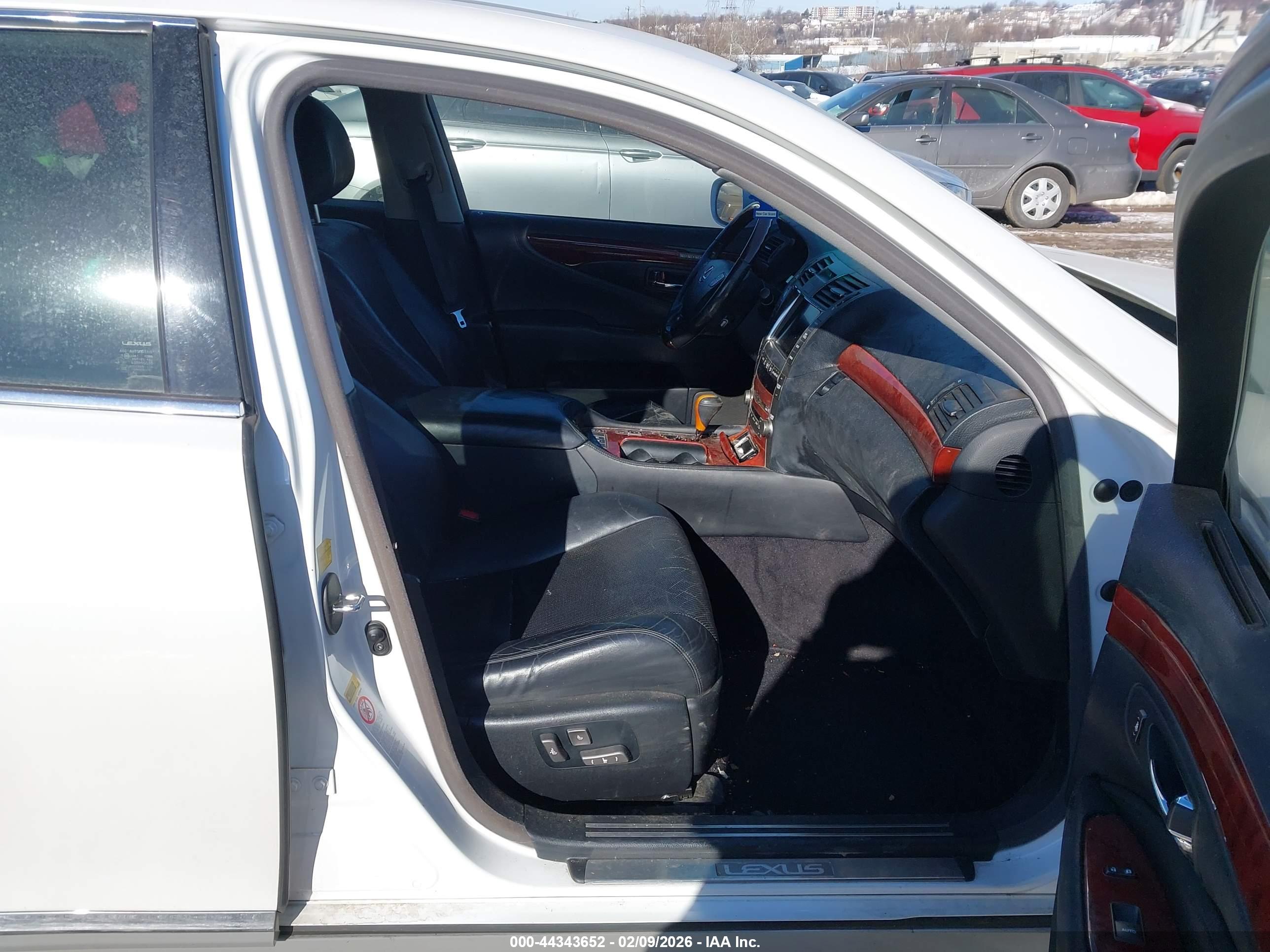 LEXUS LS image 5