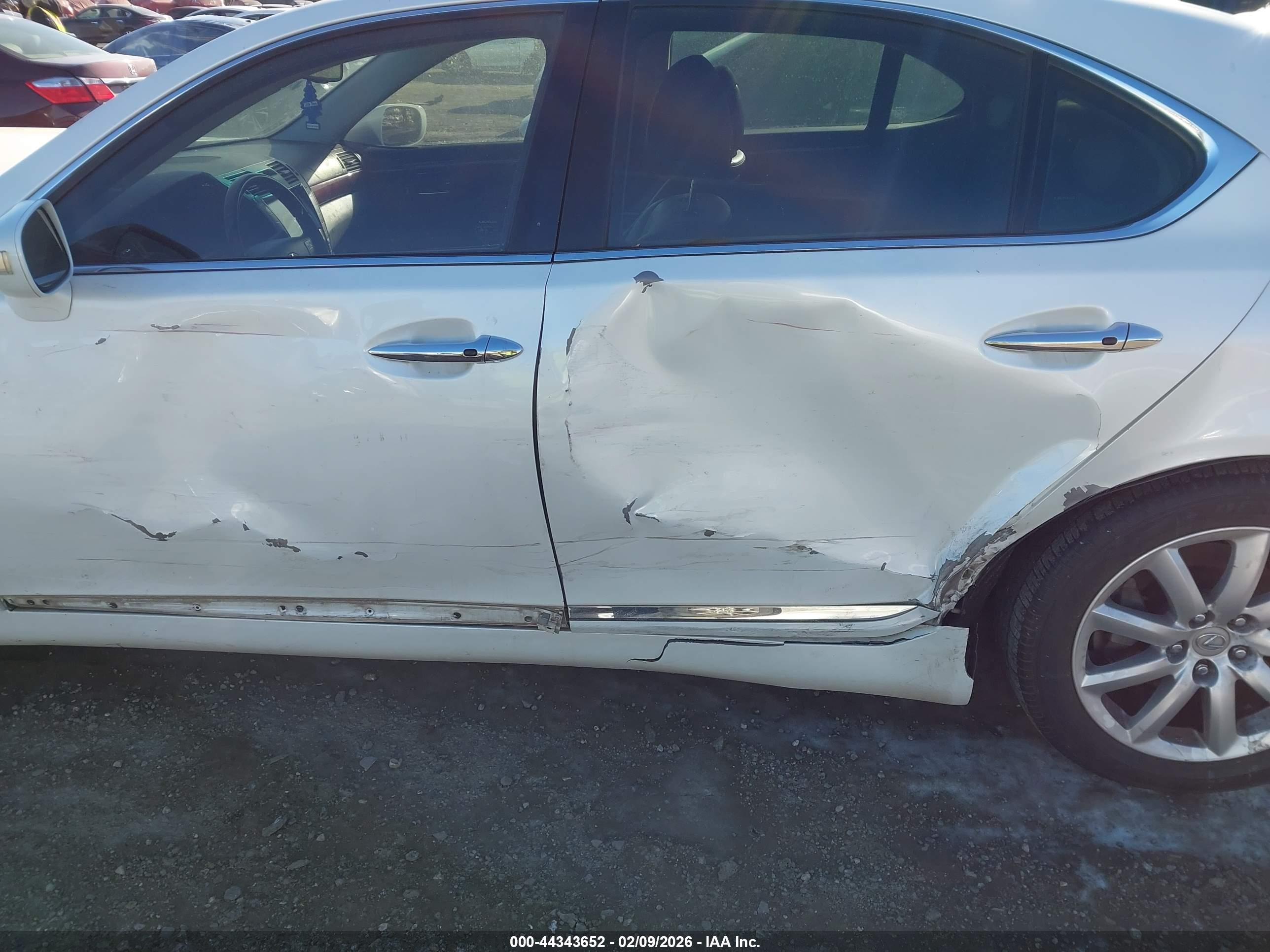 LEXUS LS image 6