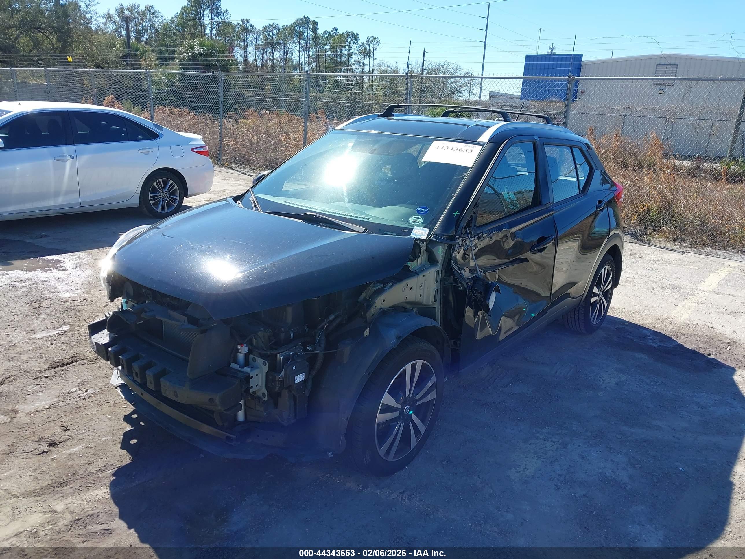 NISSAN KICKS image 2
