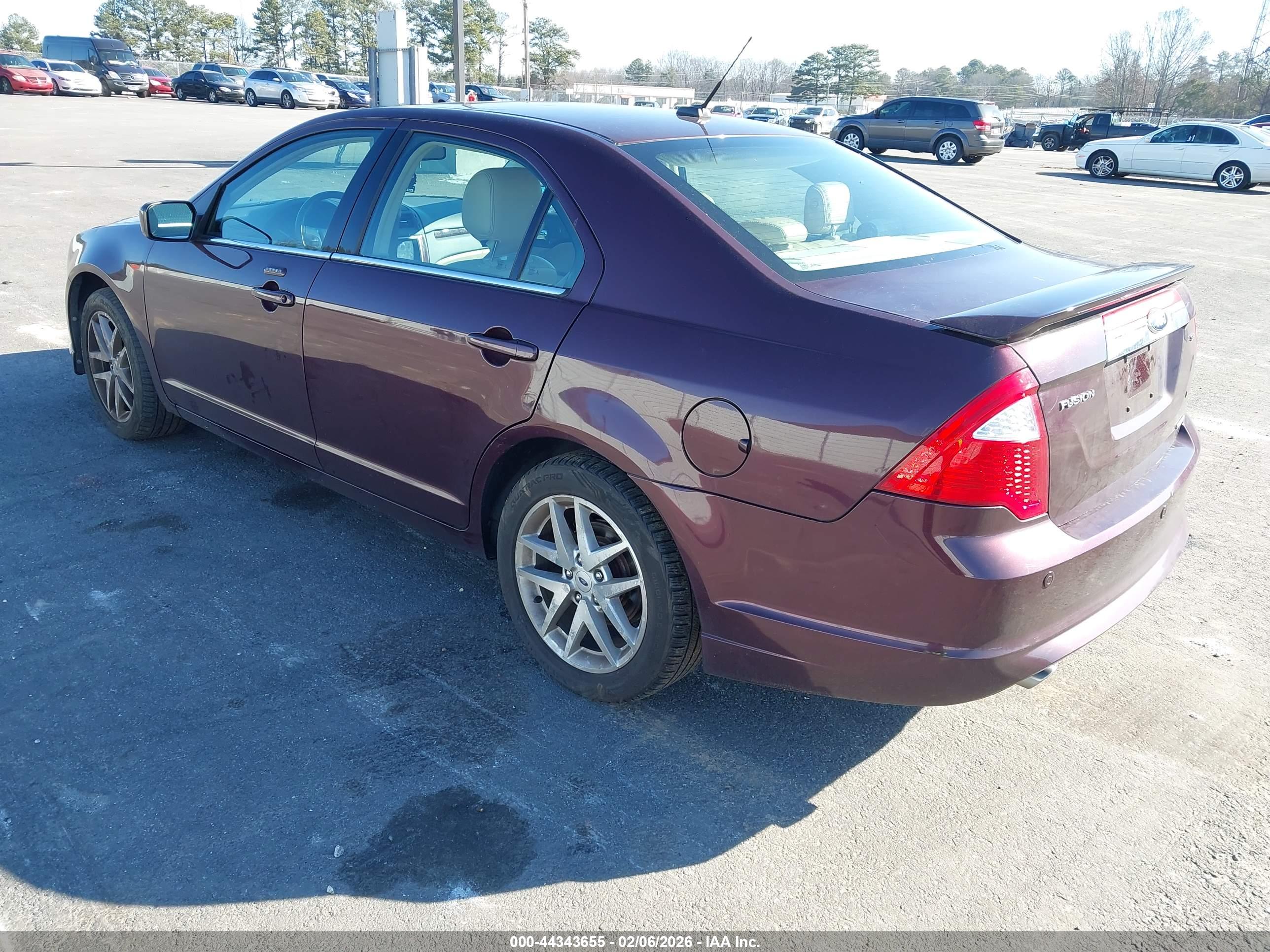 FORD FUSION image 3