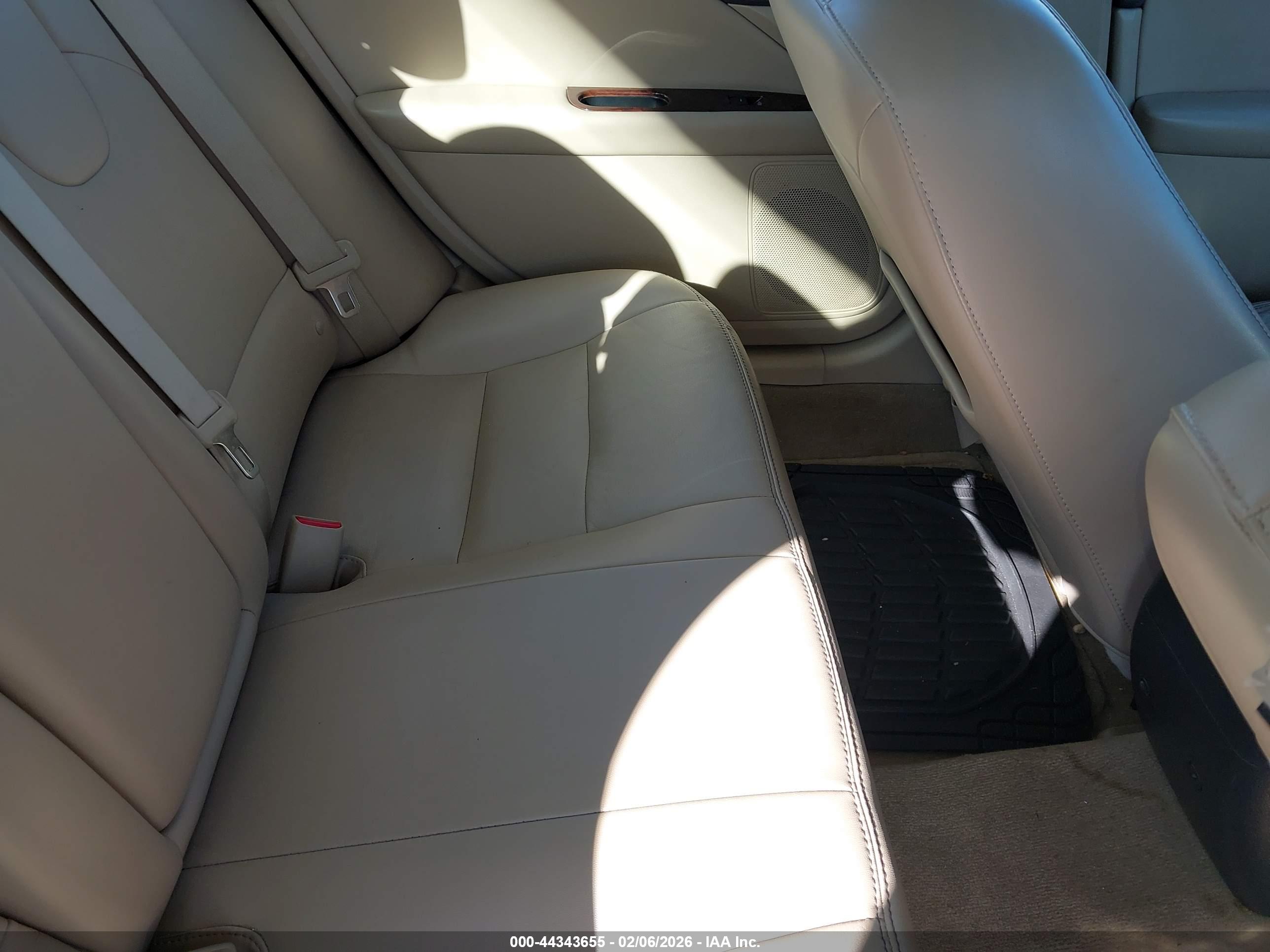 FORD FUSION image 8
