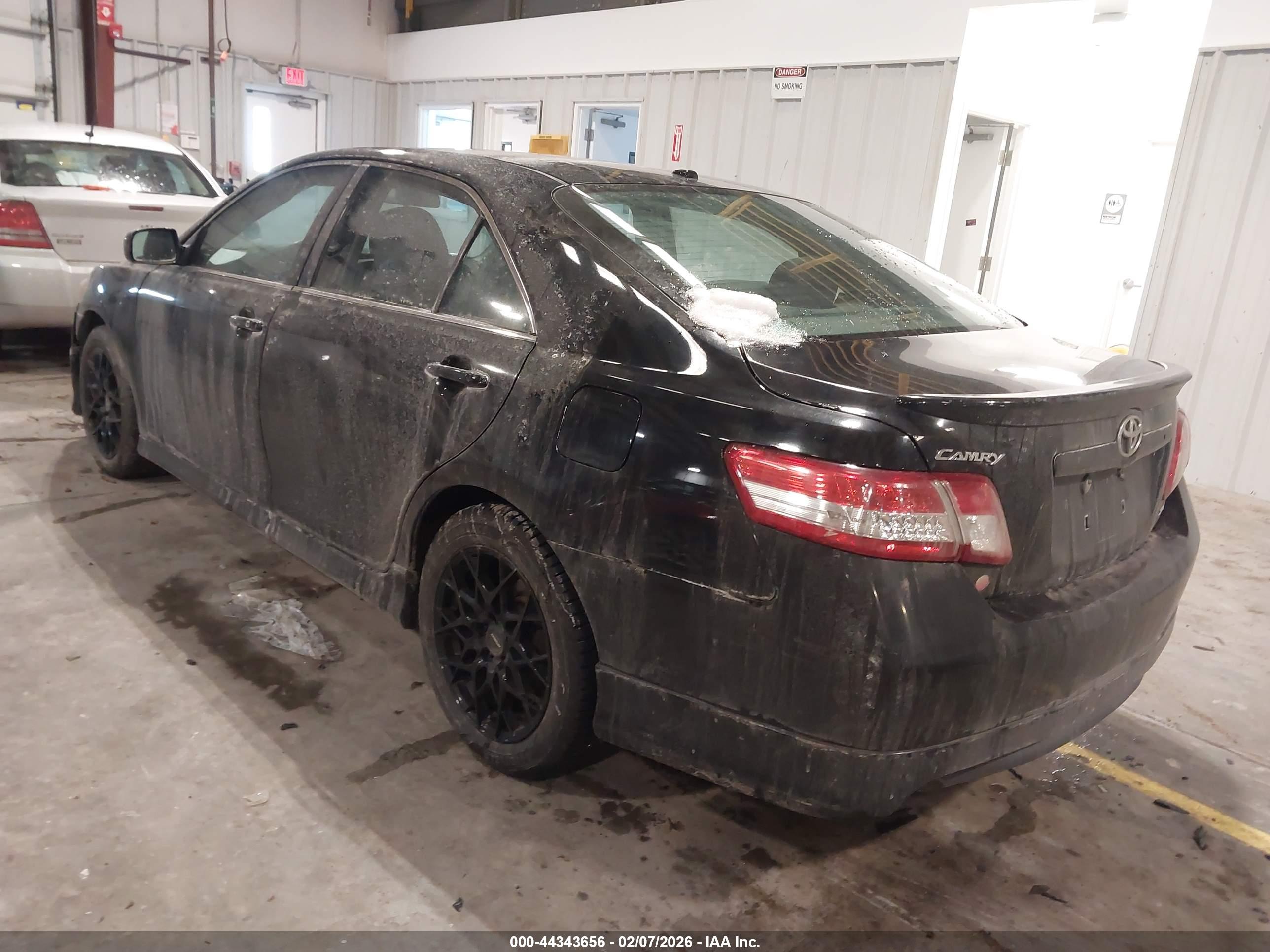TOYOTA CAMRY image 3