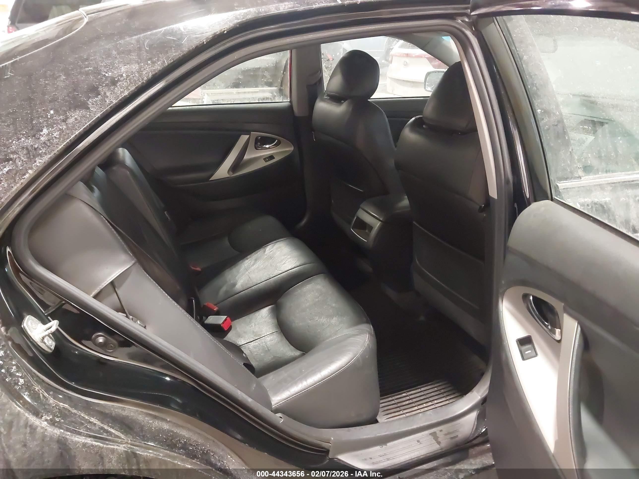 TOYOTA CAMRY image 8