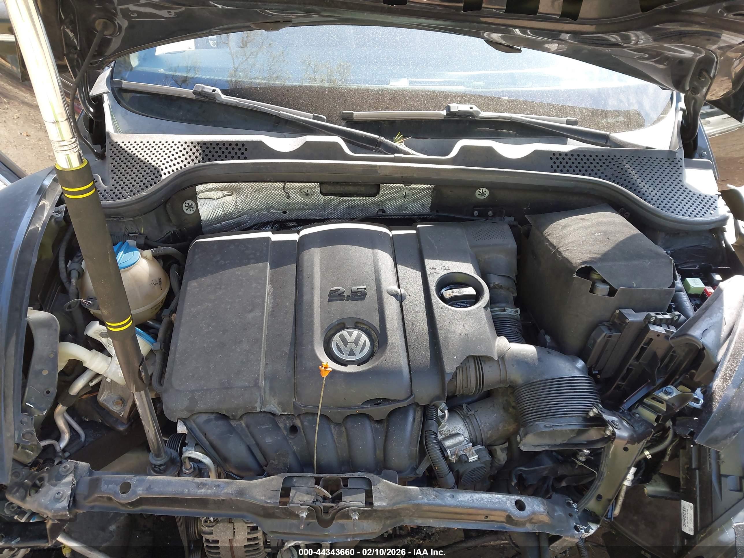 VOLKSWAGEN BEETLE image 10