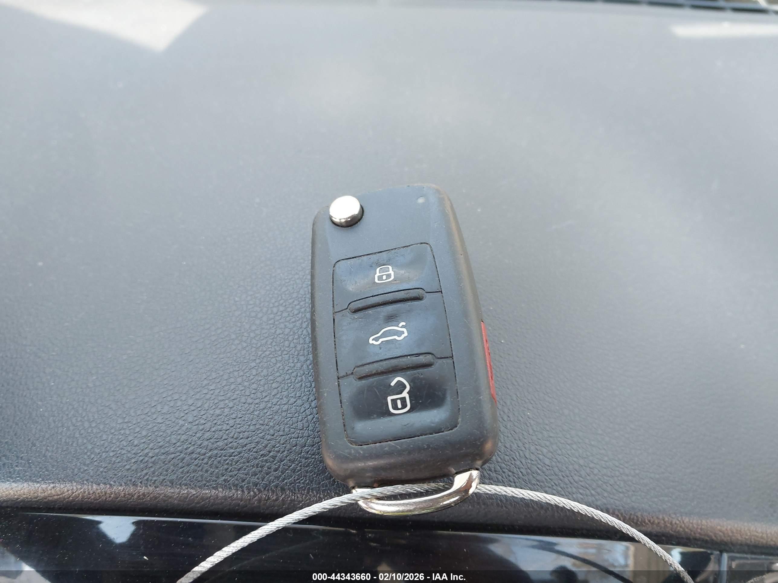 VOLKSWAGEN BEETLE image 11