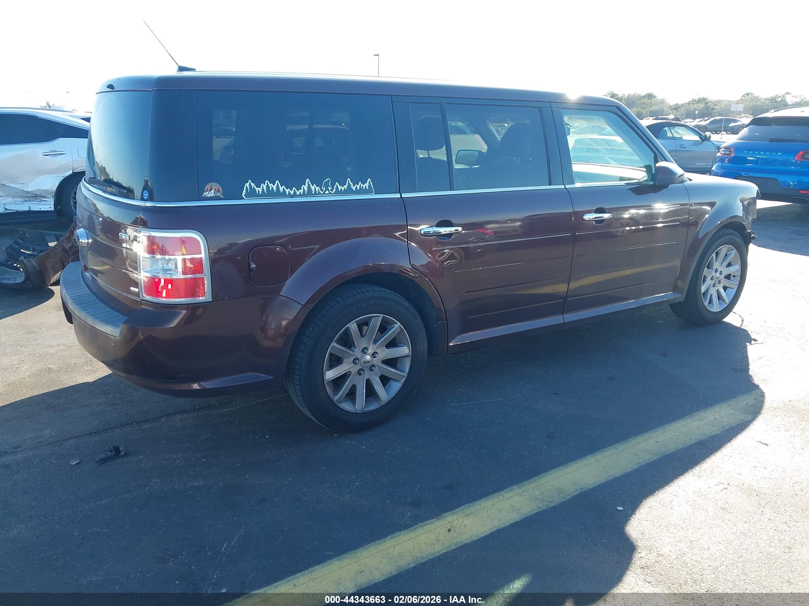 FORD FLEX image 4
