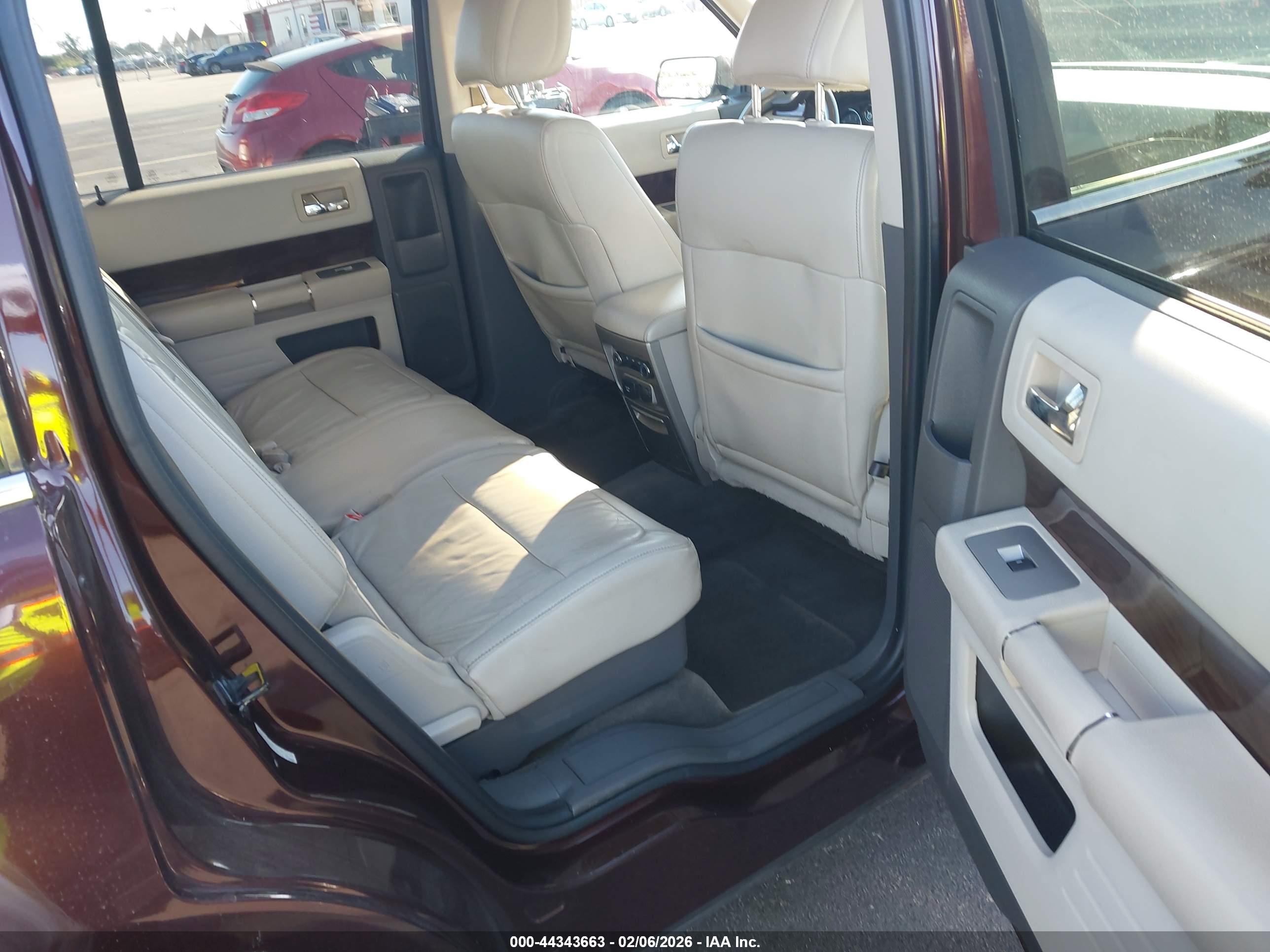 FORD FLEX image 8