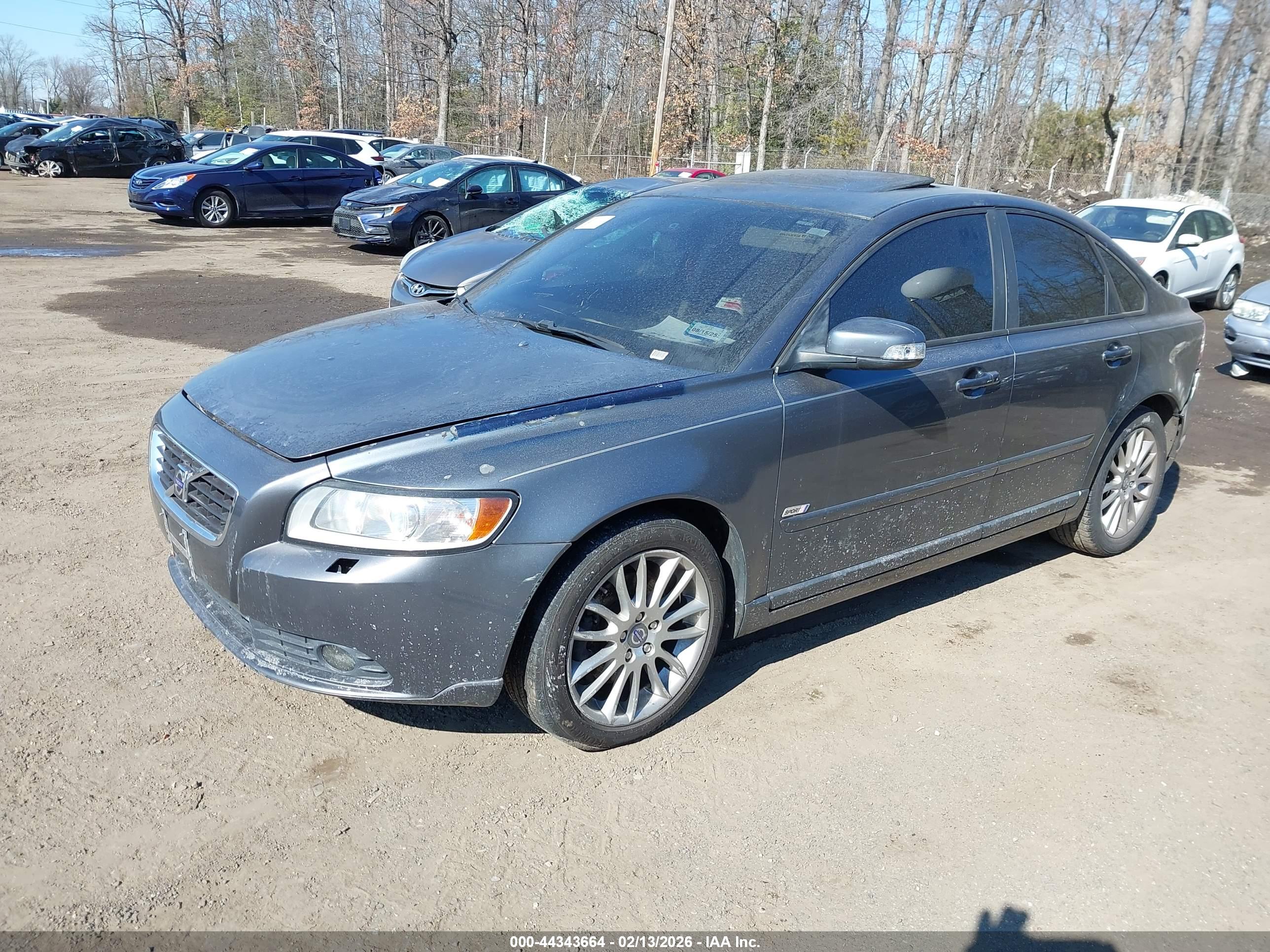 VOLVO S40 image 2