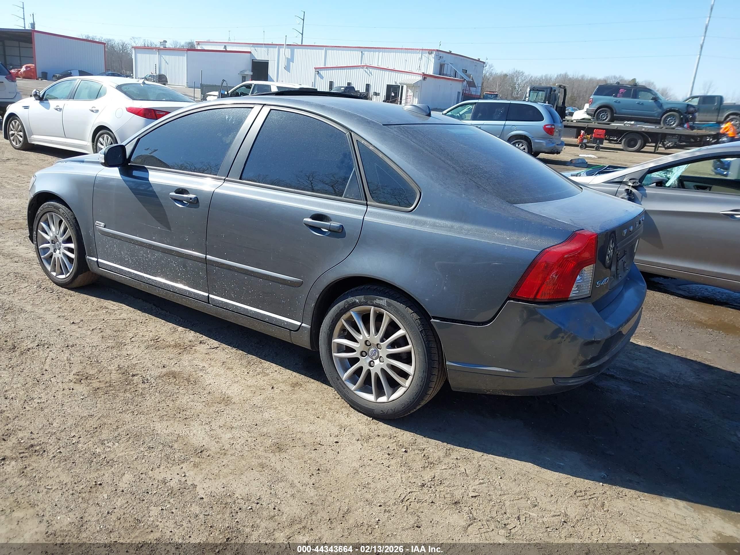 VOLVO S40 image 3