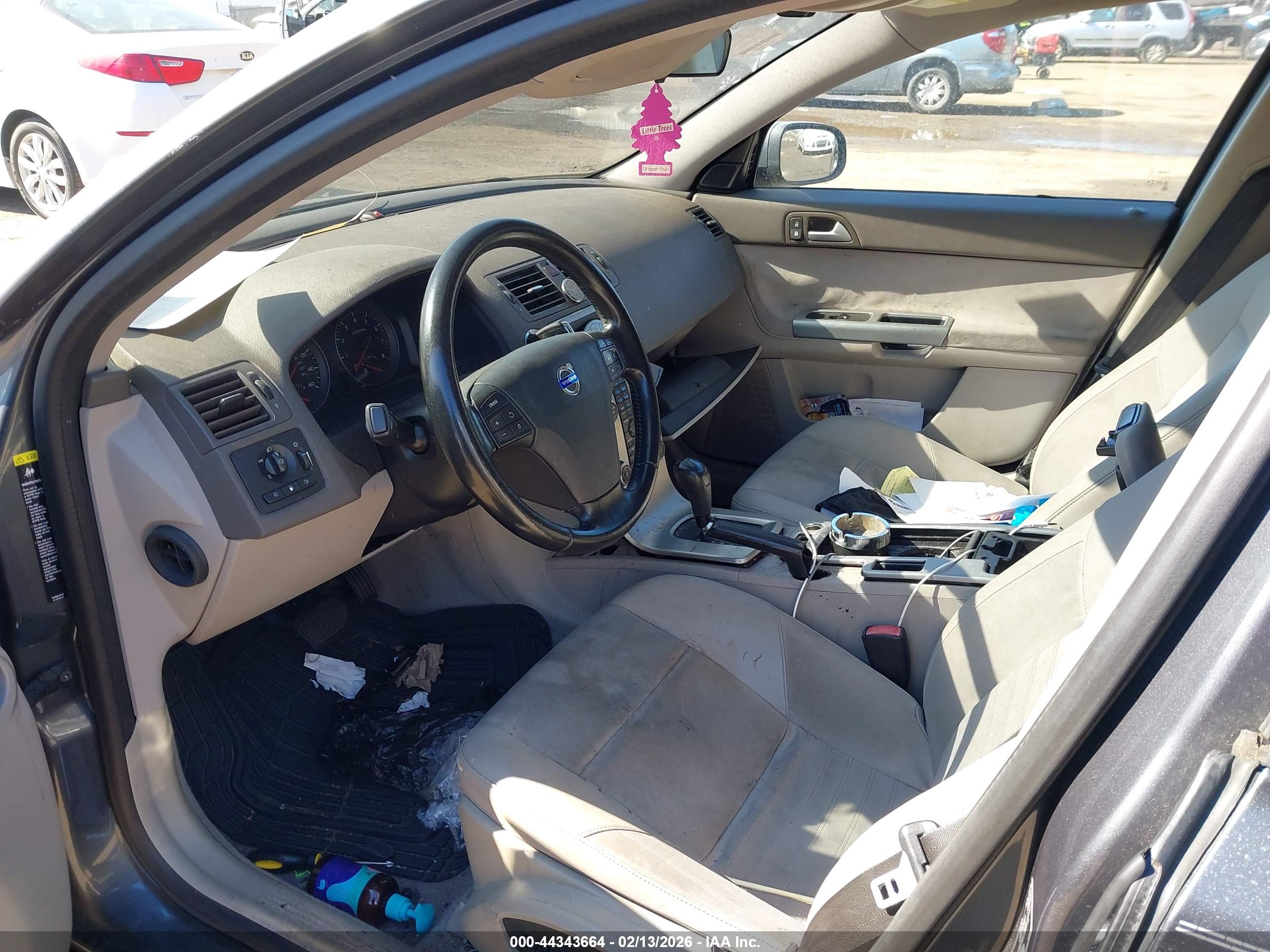VOLVO S40 image 5