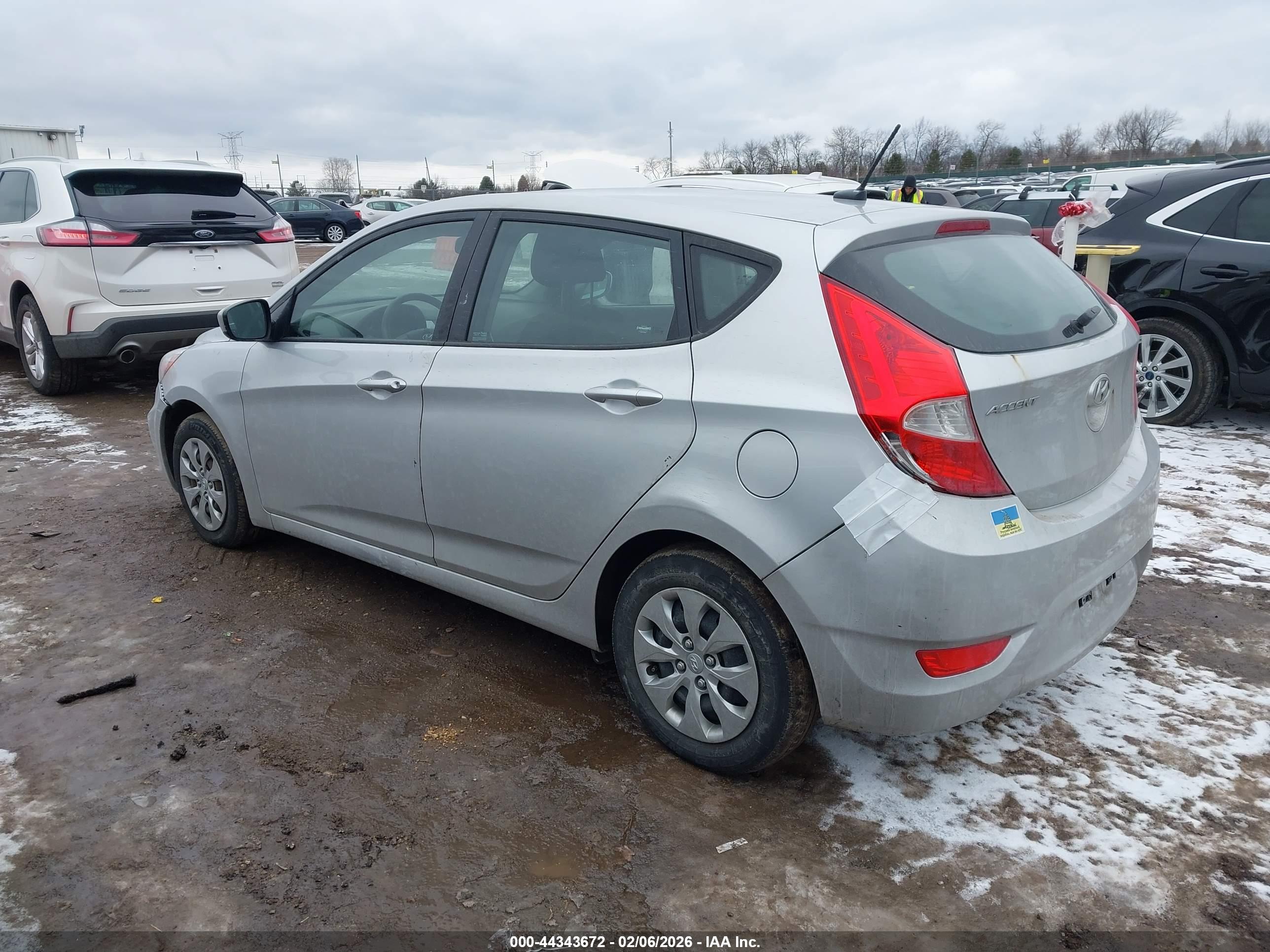 HYUNDAI ACCENT image 3