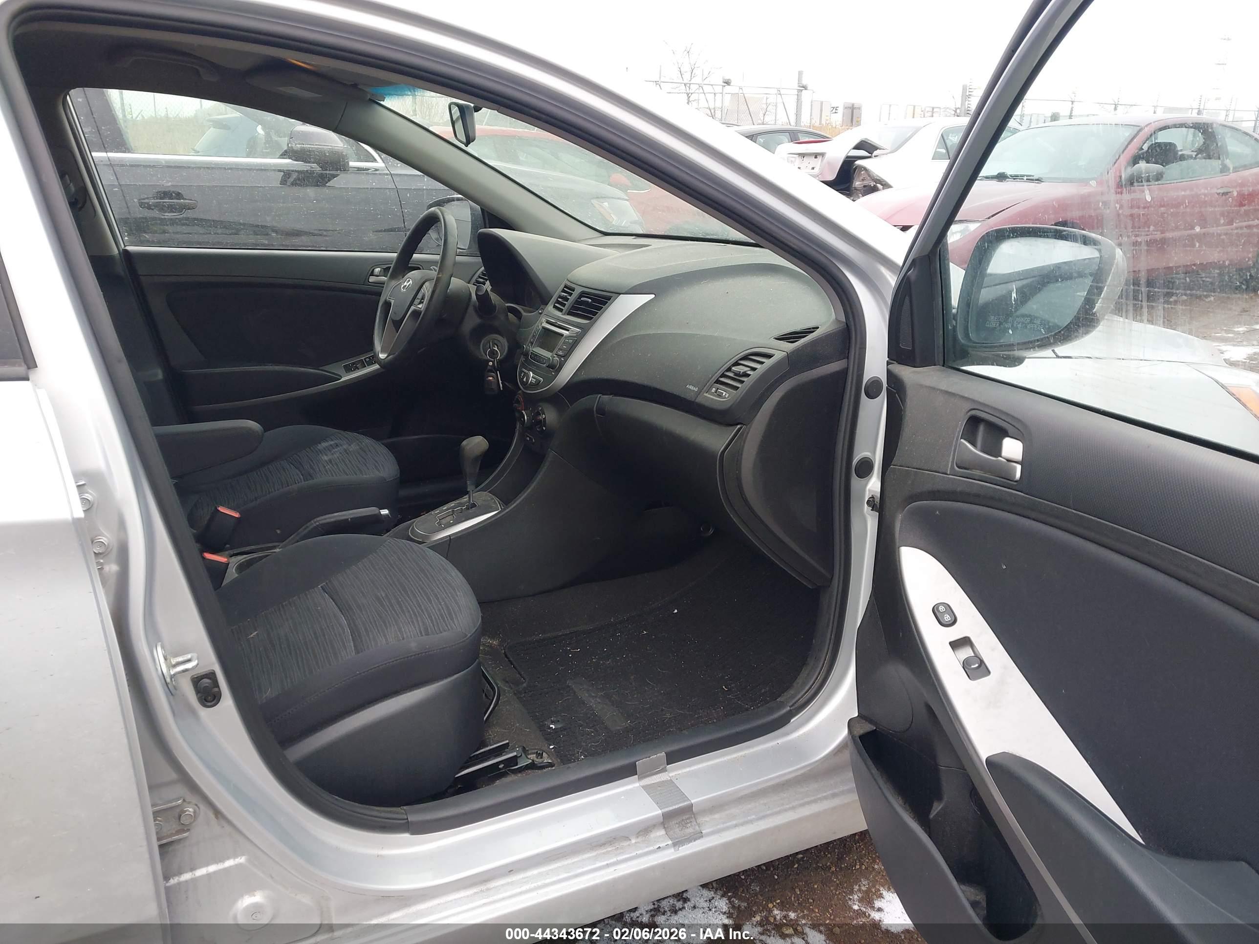HYUNDAI ACCENT image 5
