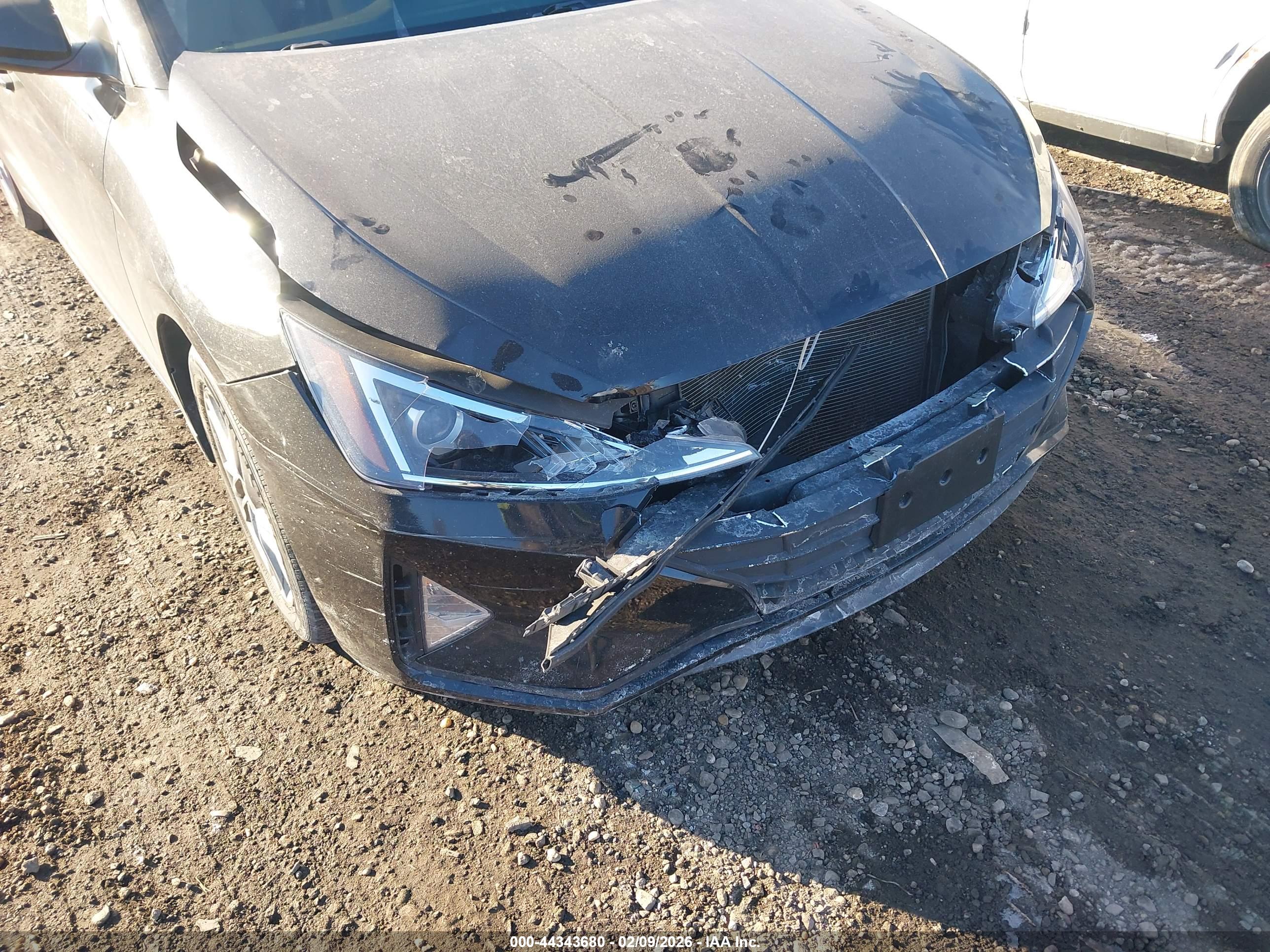 HYUNDAI ELANTRA image 6