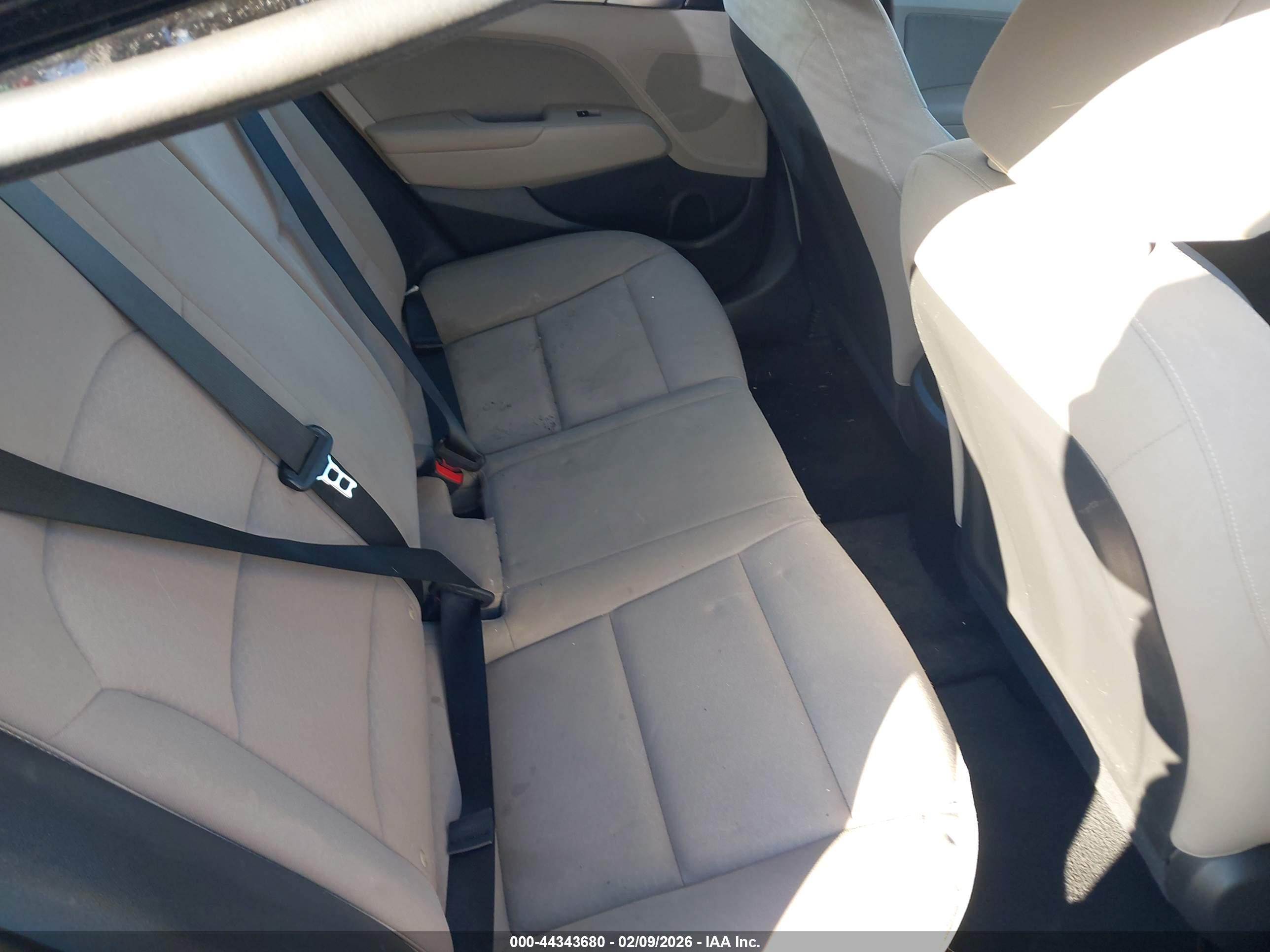 HYUNDAI ELANTRA image 8