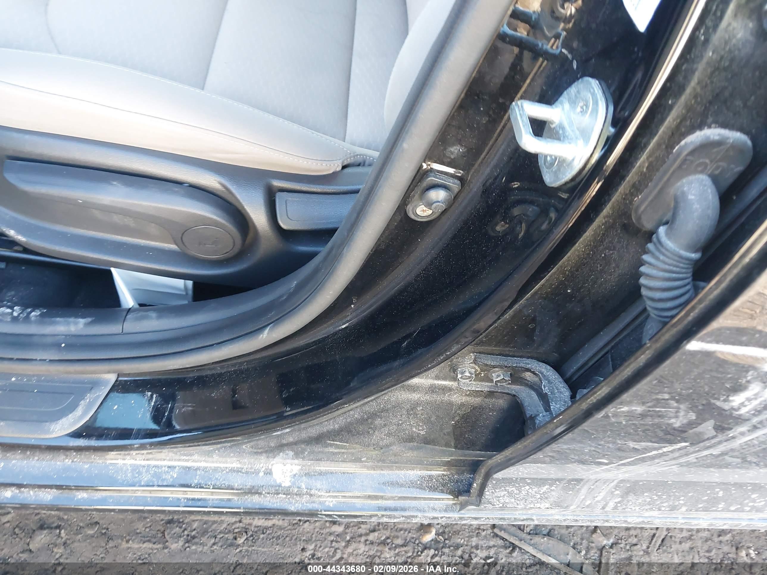 HYUNDAI ELANTRA image 9