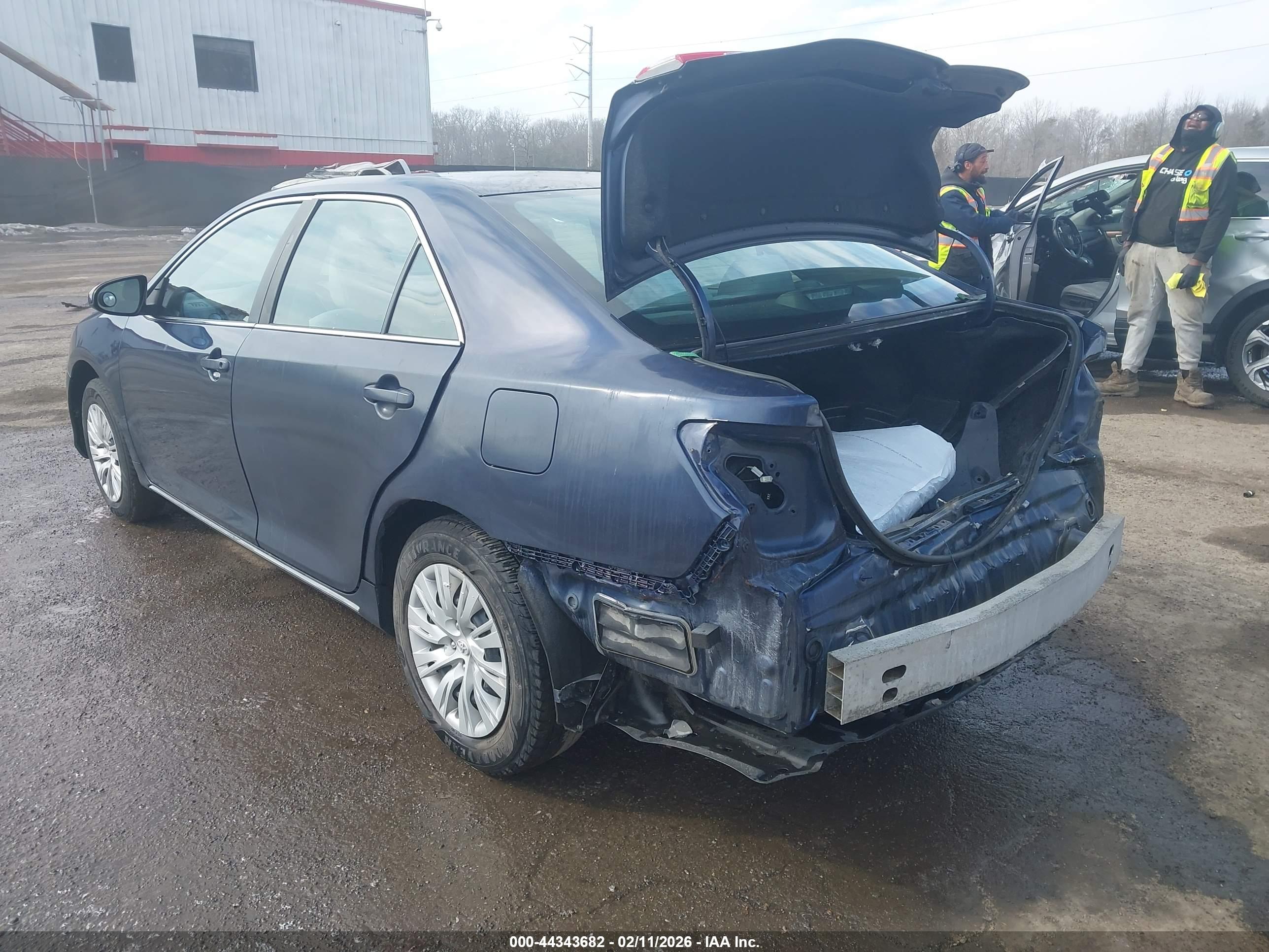 TOYOTA CAMRY image 3