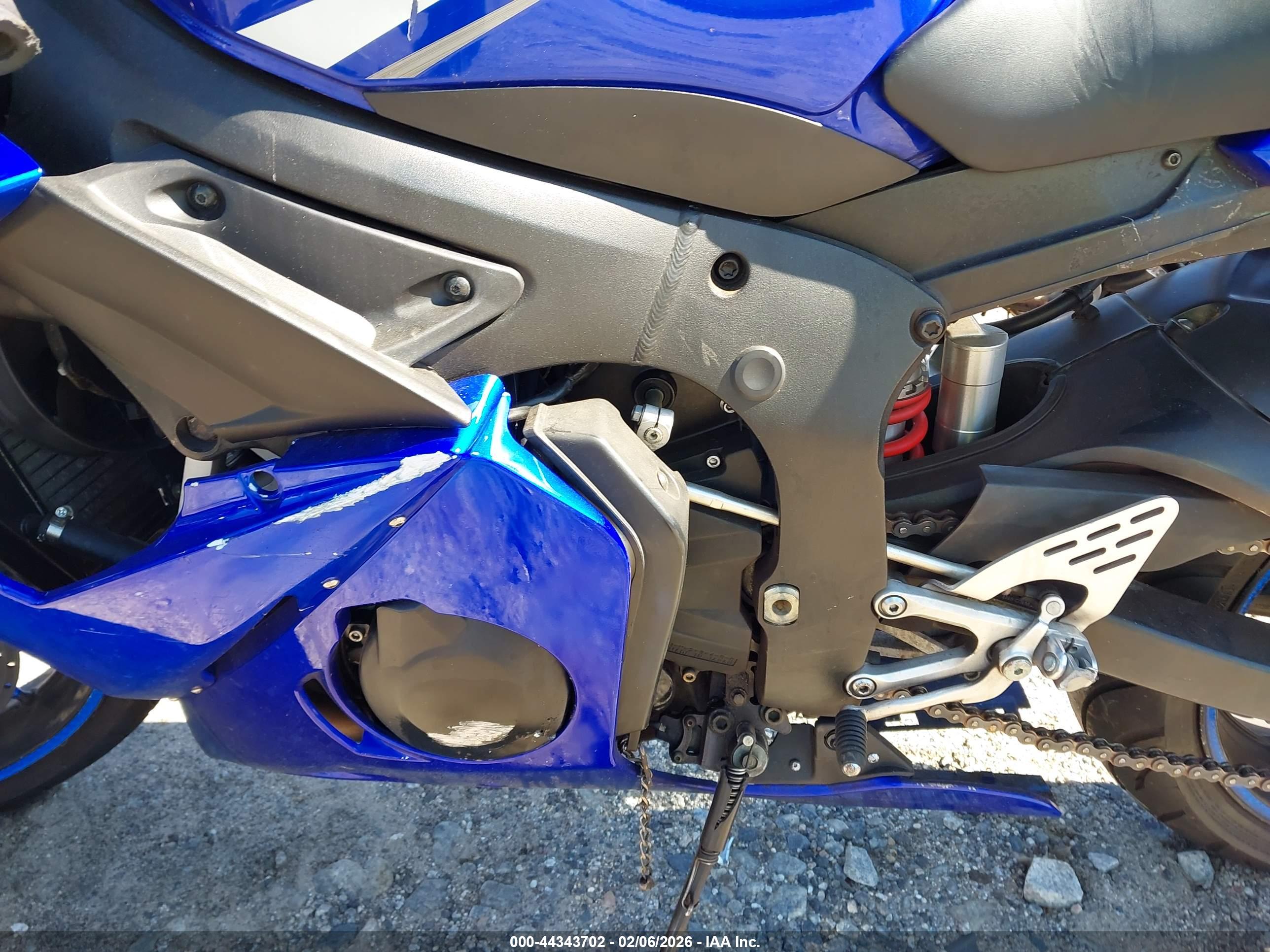 YAMAHA YZFR6 image 9