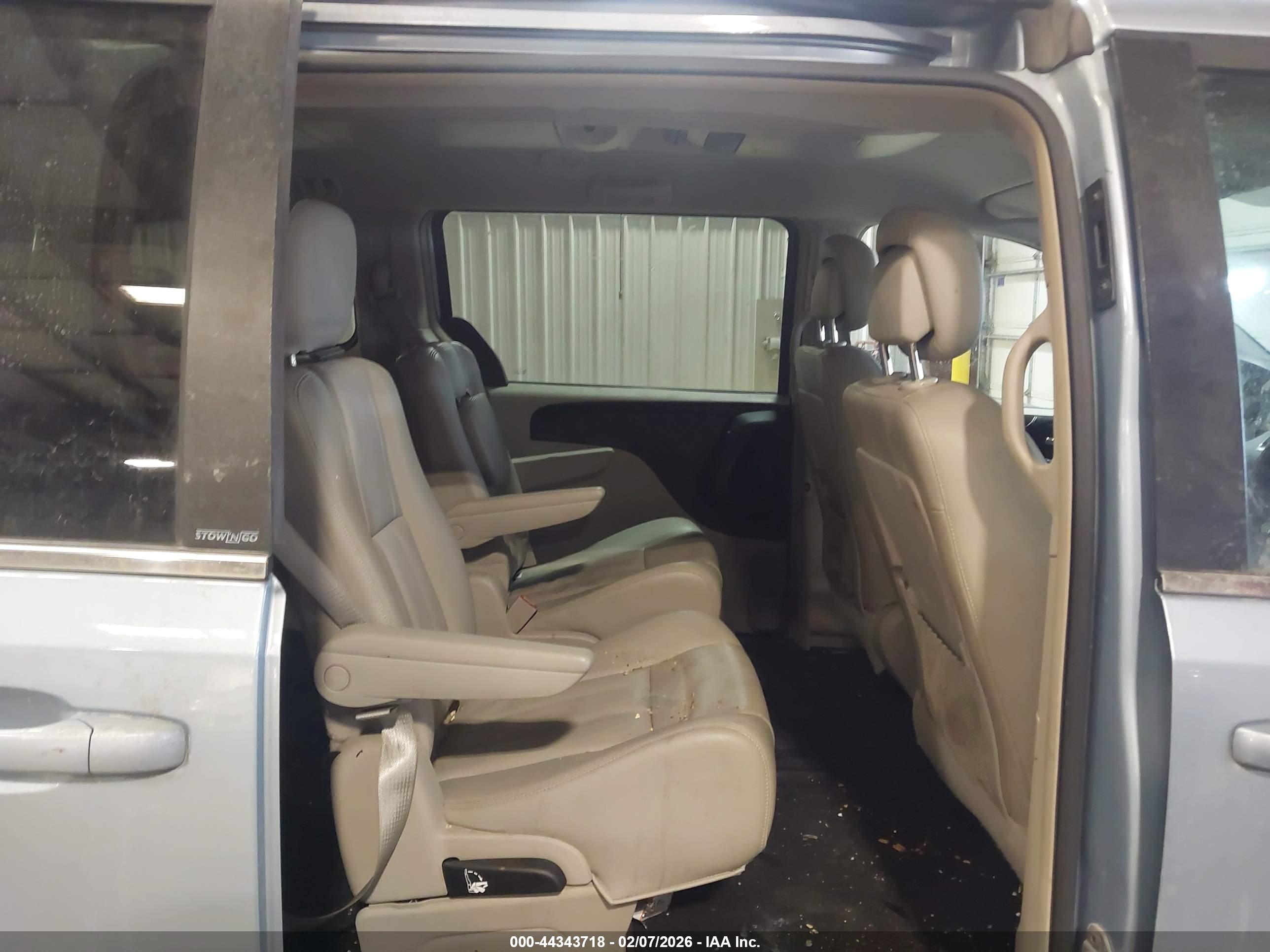 CHRYSLER TOWN image 8