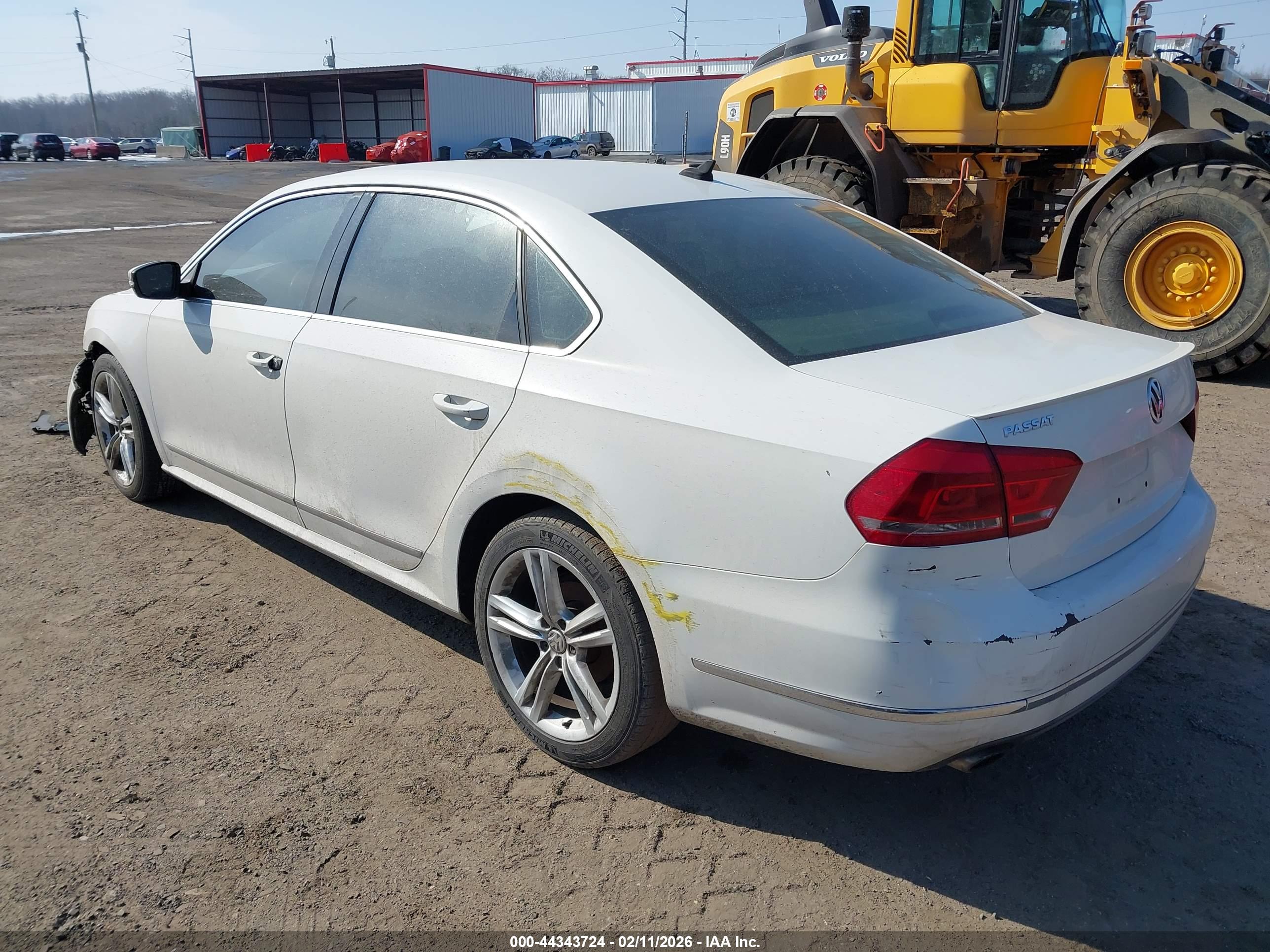 VOLKSWAGEN PASSAT image 3