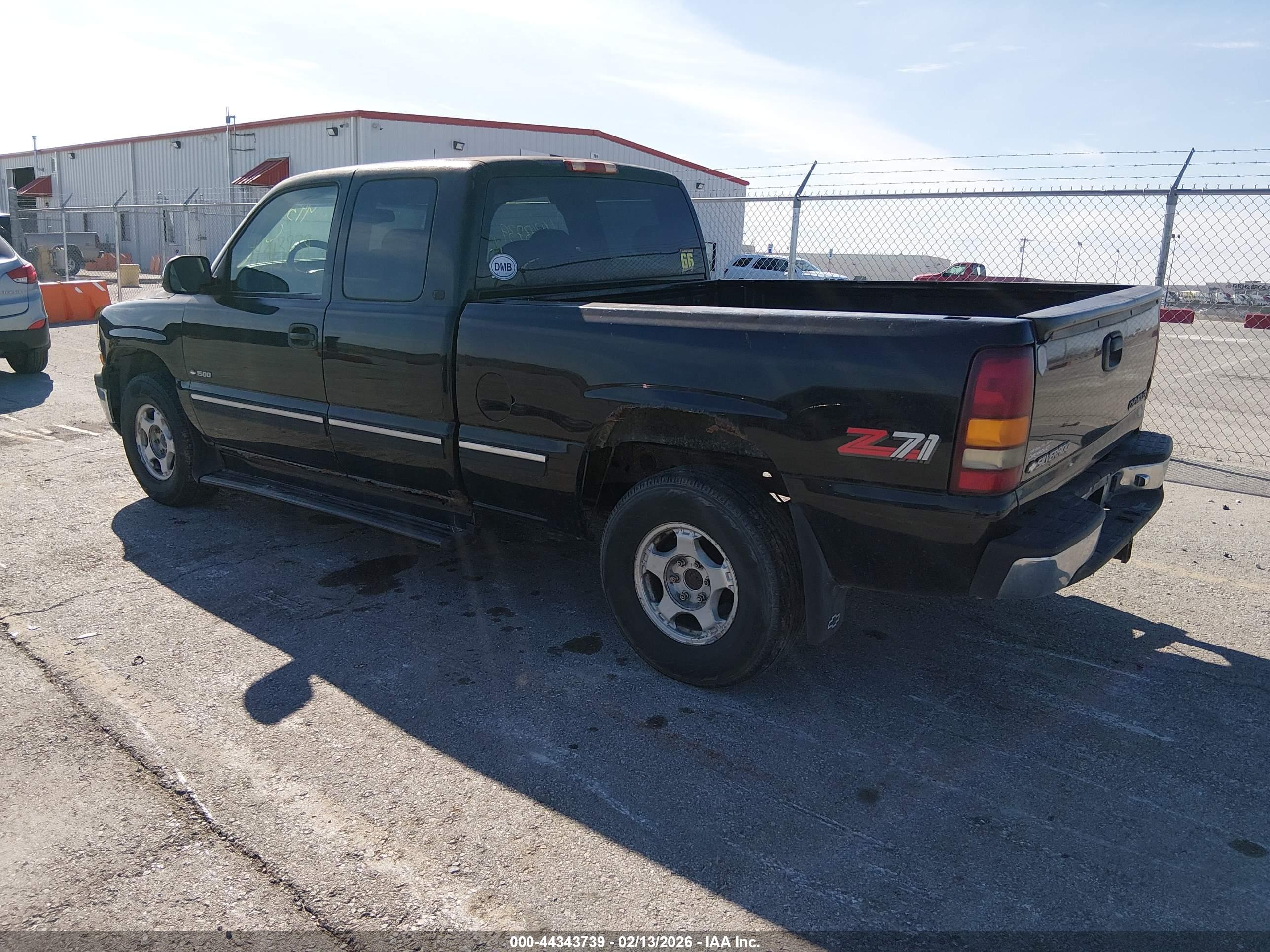 CHEVROLET SILVERADO image 3
