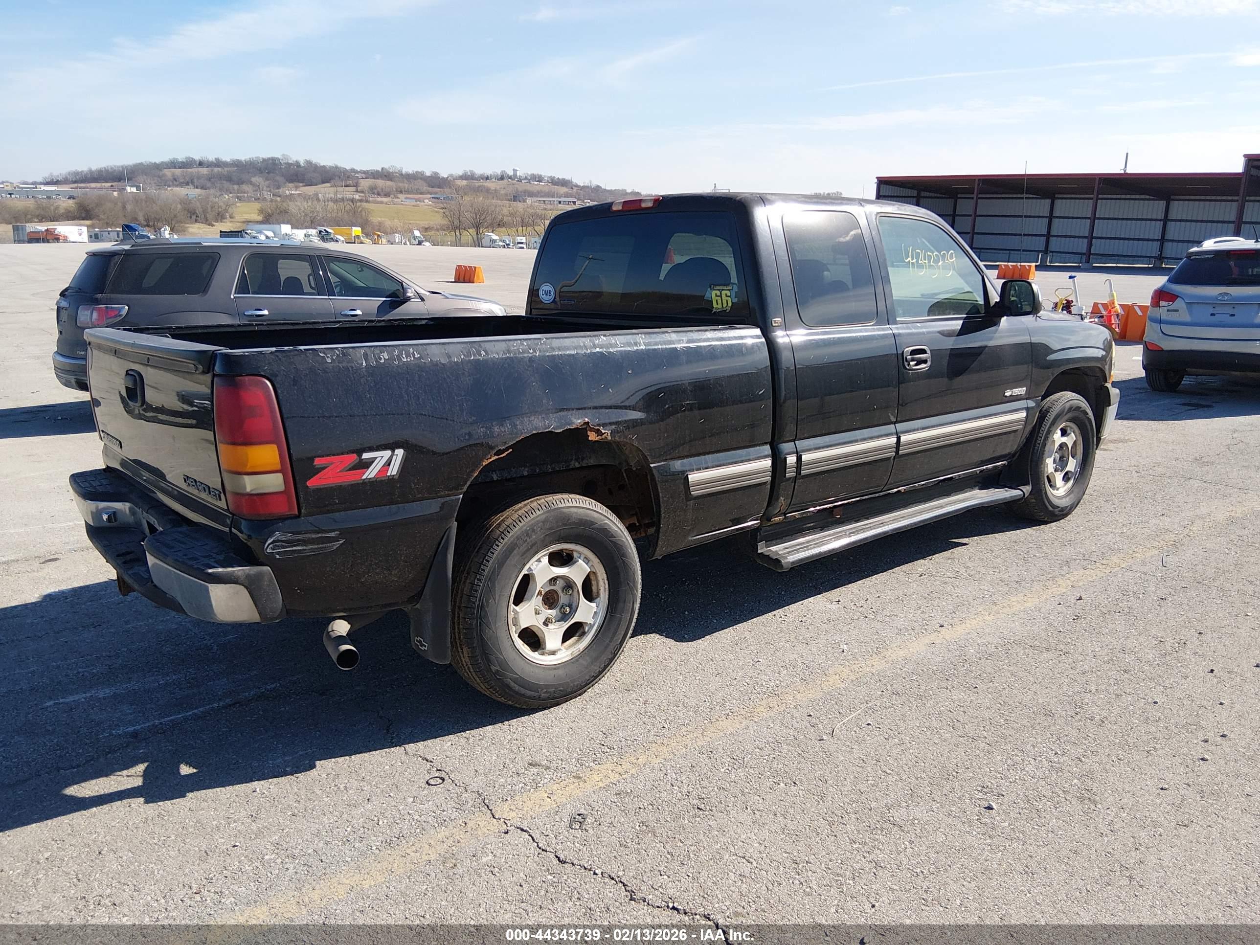 CHEVROLET SILVERADO image 4