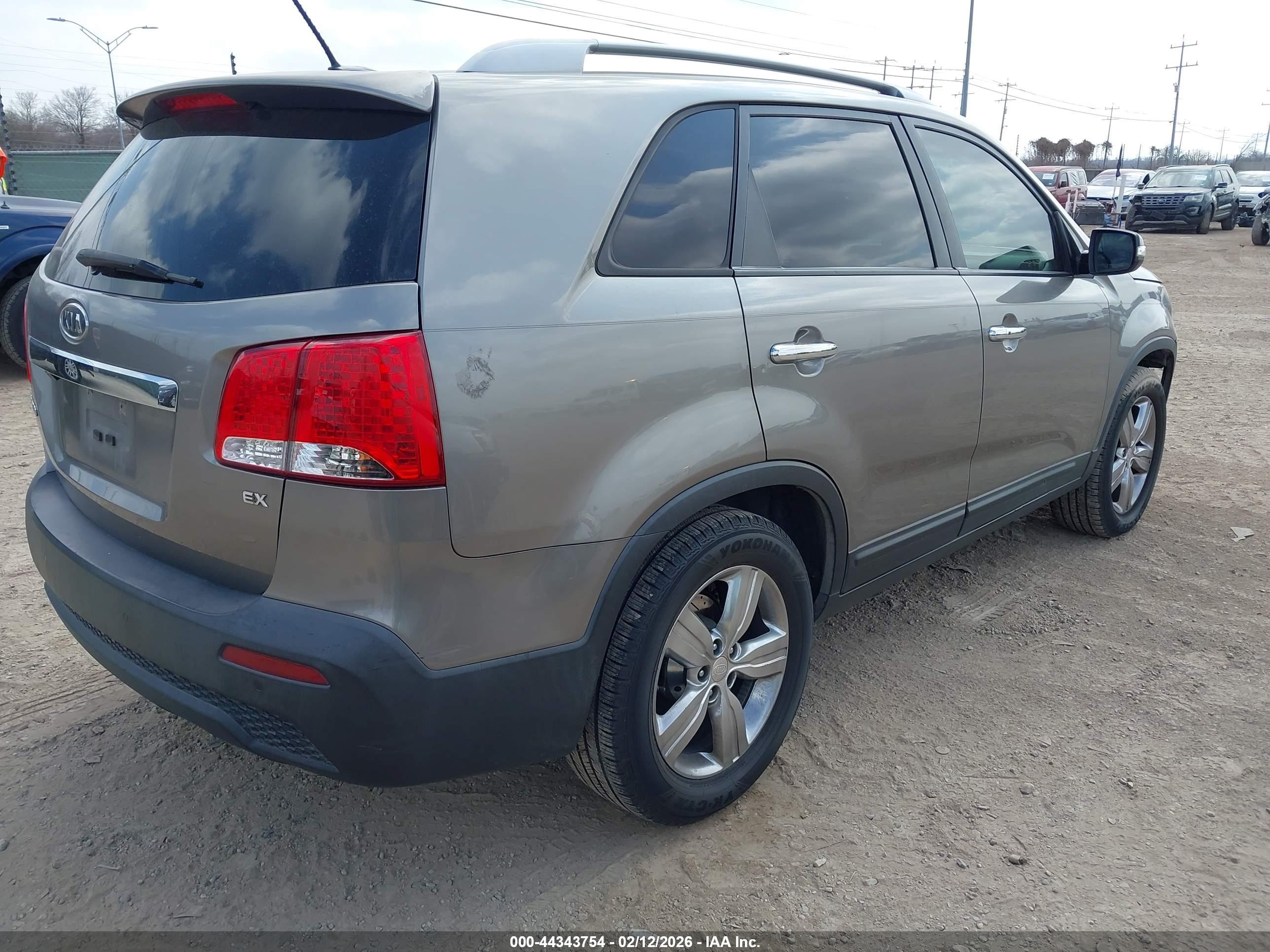 KIA SORENTO image 4