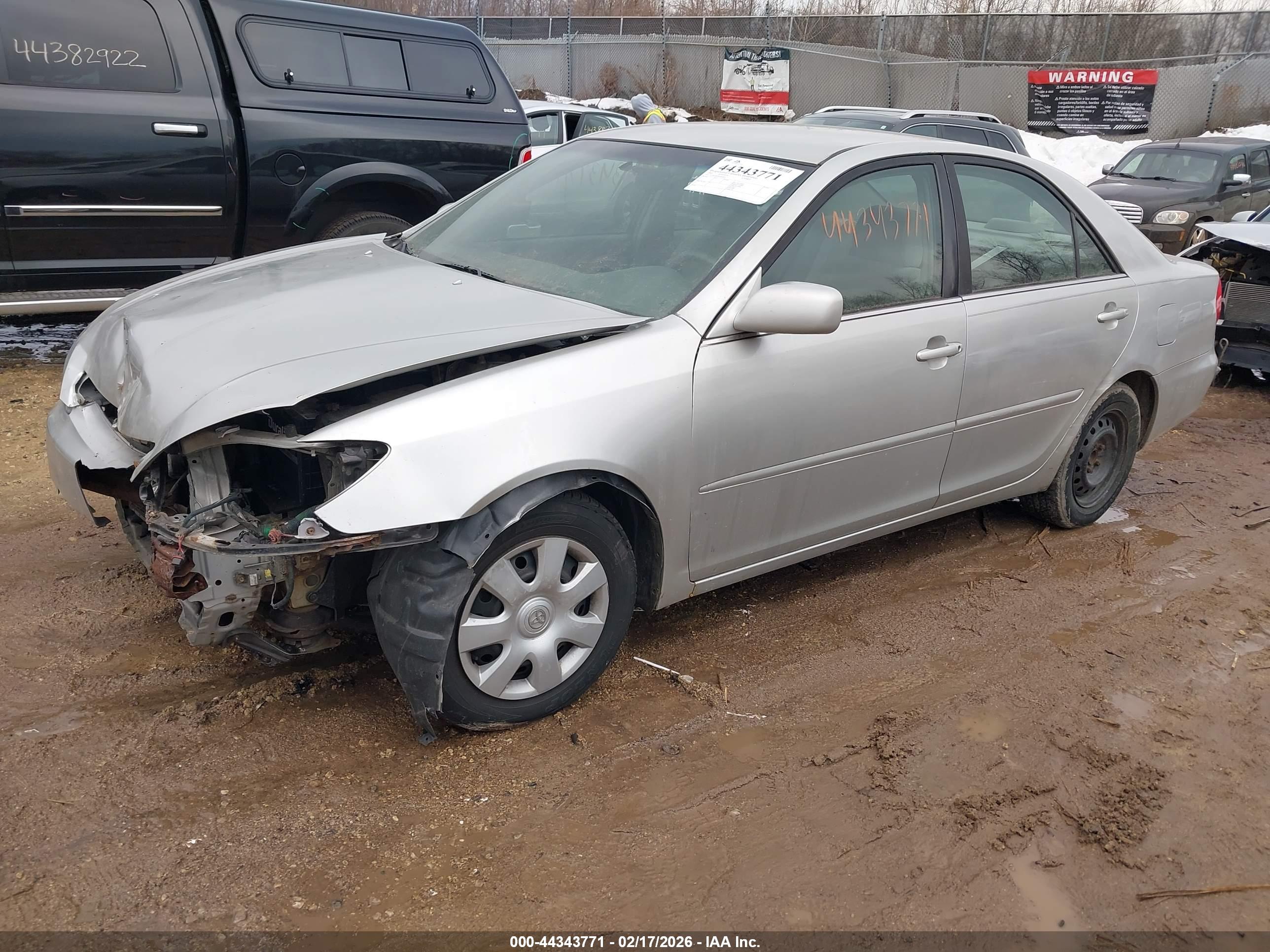 TOYOTA CAMRY image 2