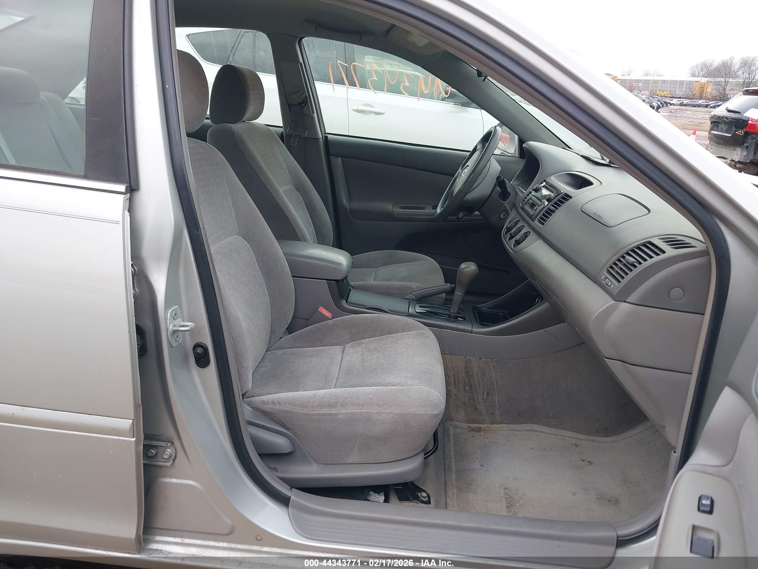 TOYOTA CAMRY image 5