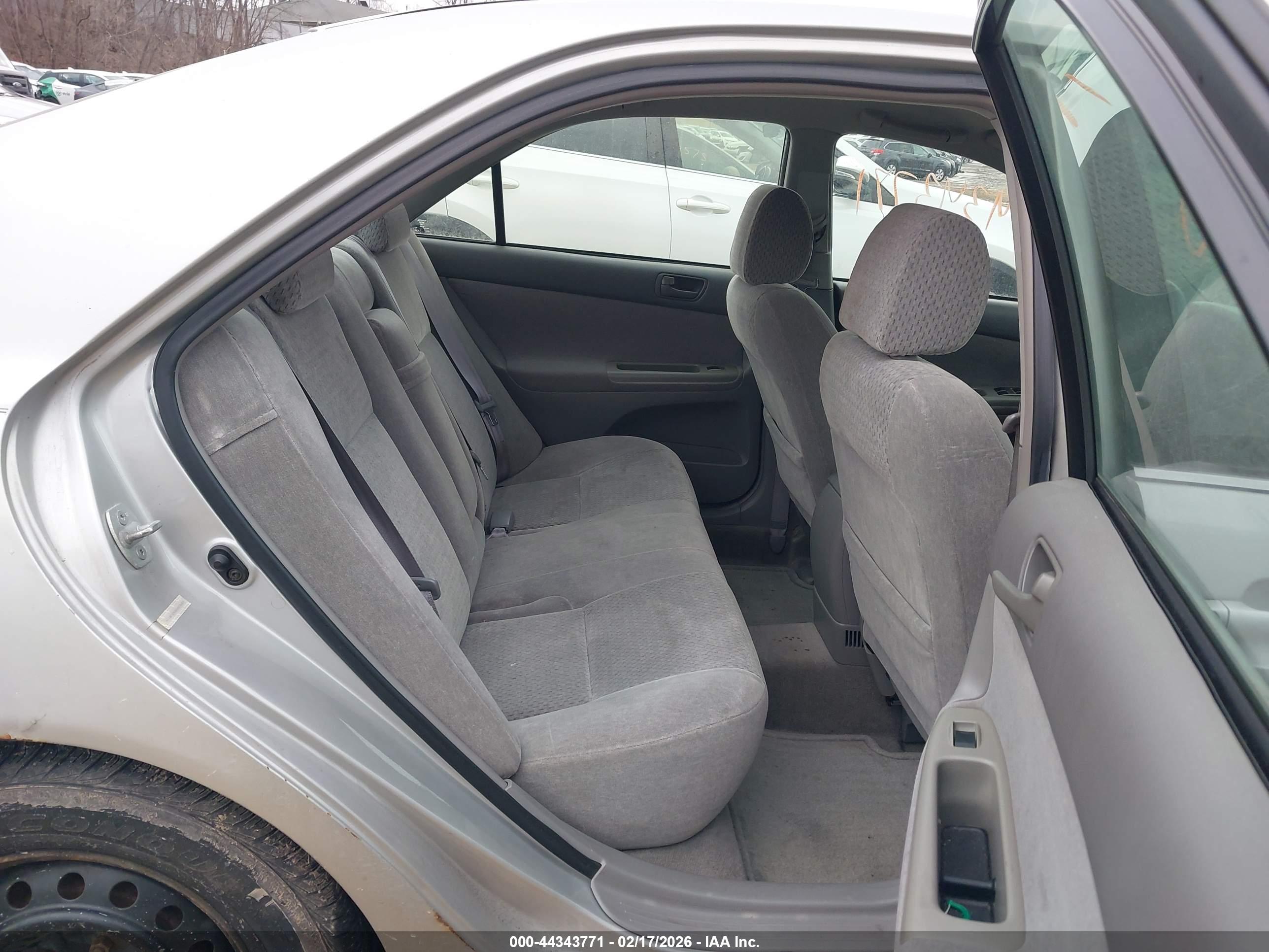 TOYOTA CAMRY image 8