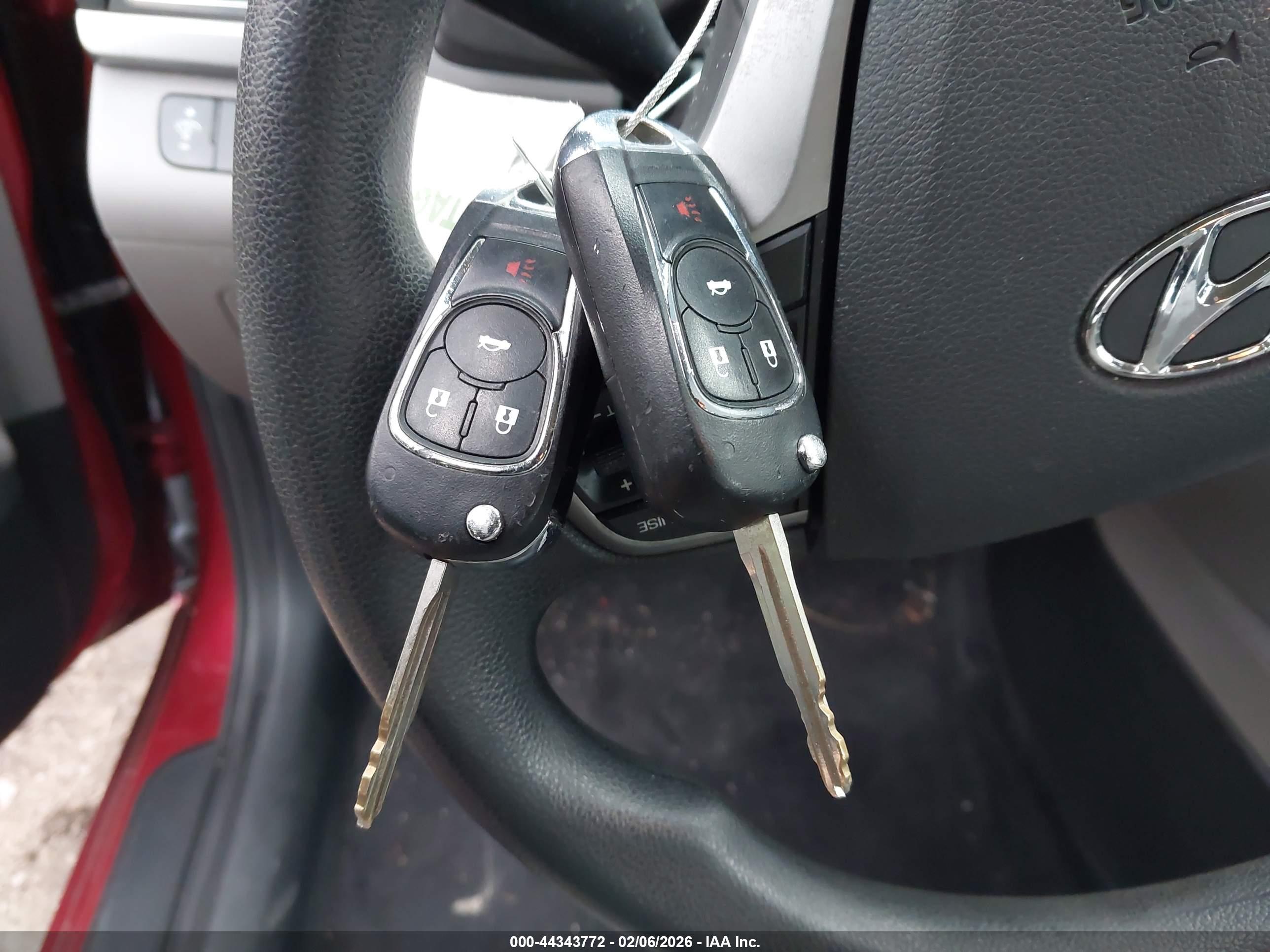 HYUNDAI ELANTRA image 11