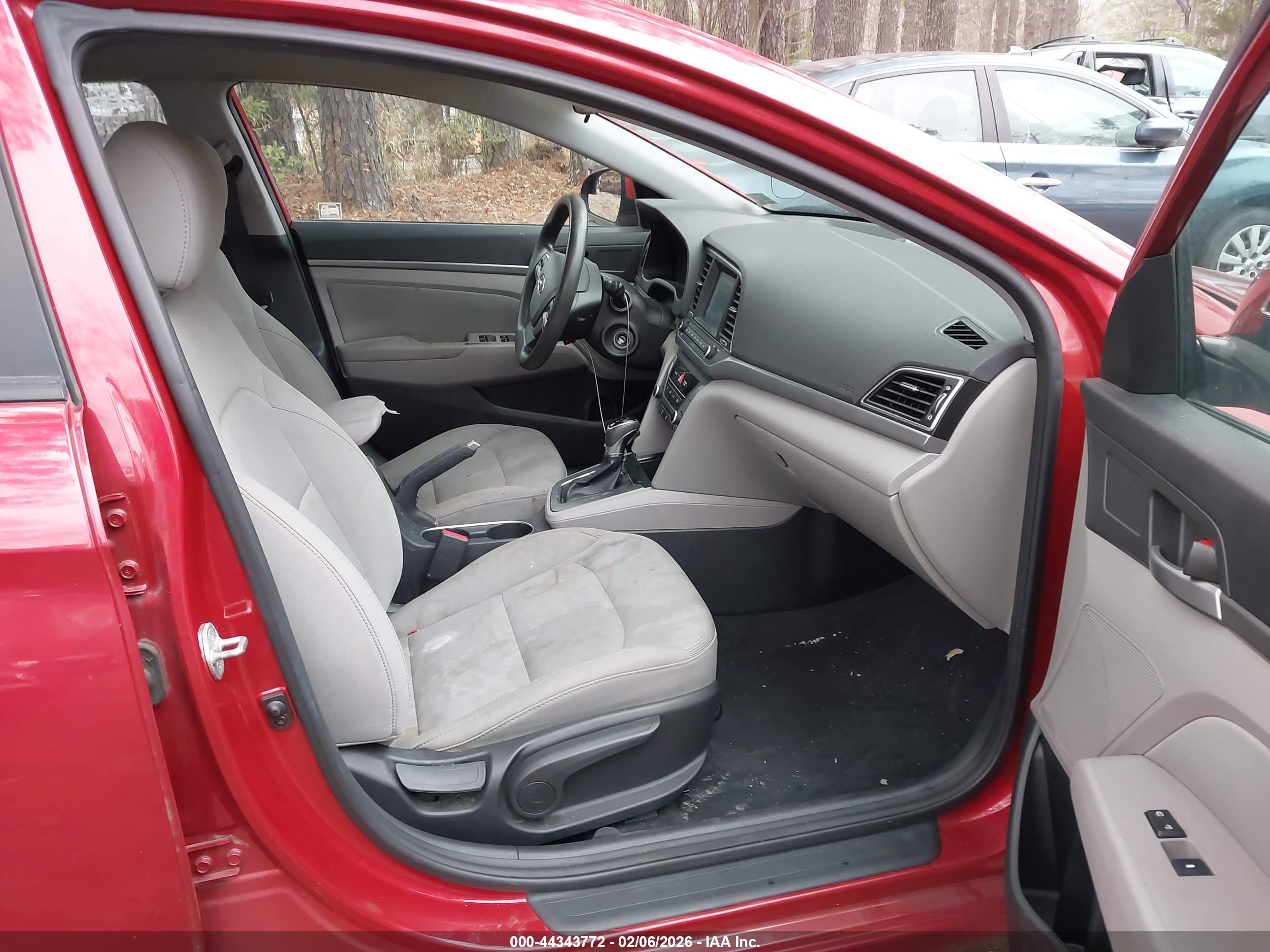 HYUNDAI ELANTRA image 5