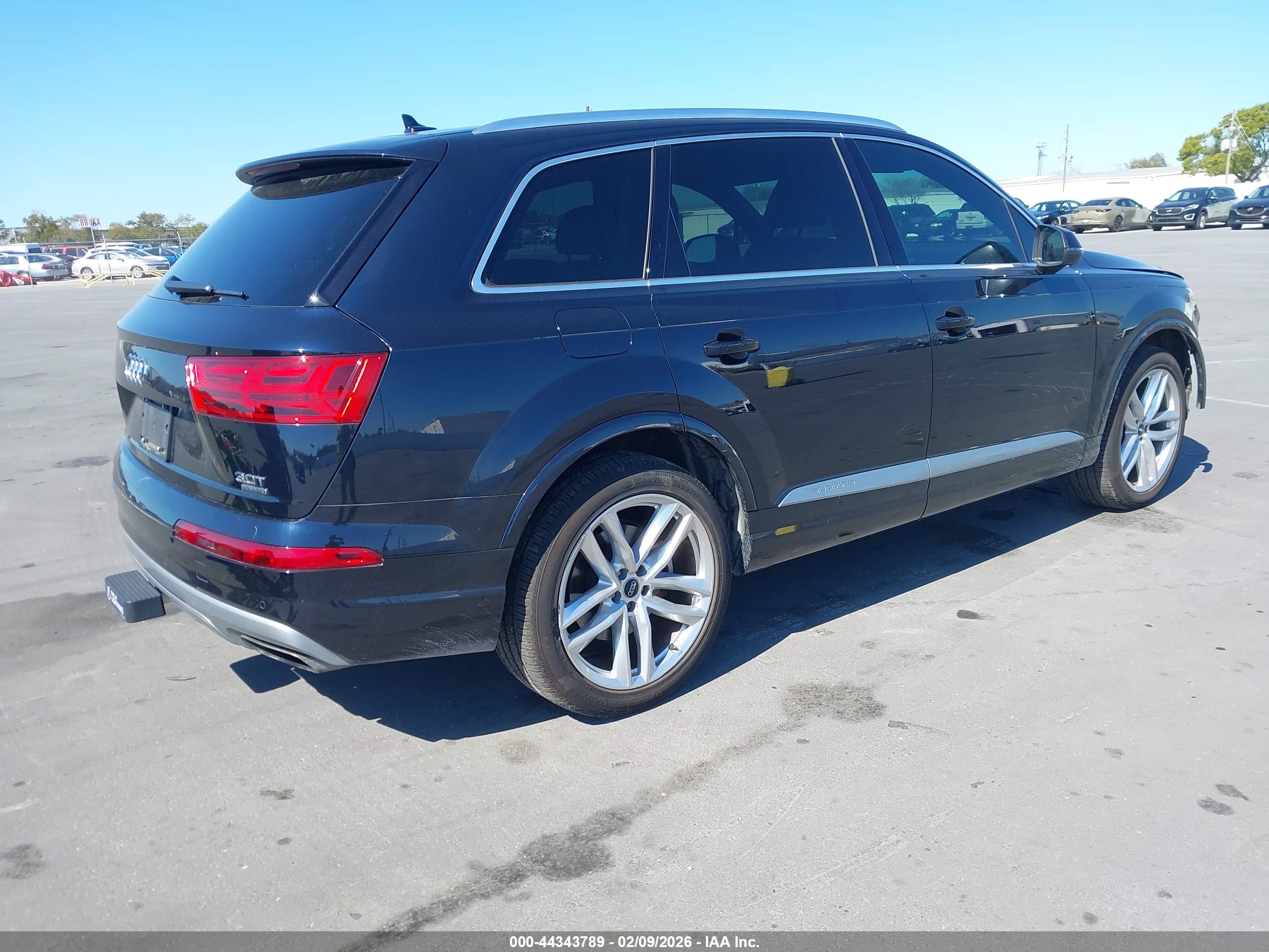 AUDI Q7 image 4
